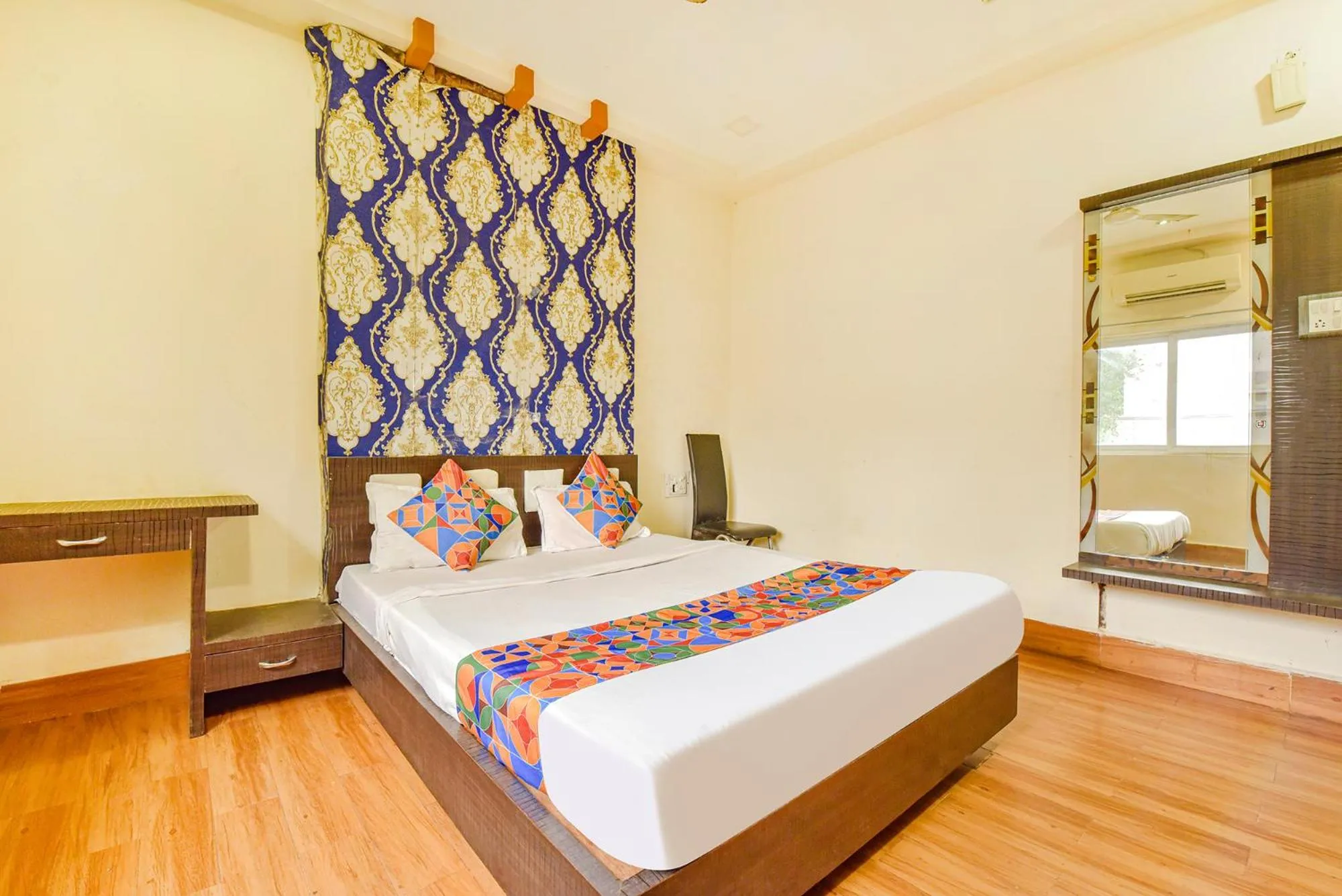 Bed in FabHotel Shri Shyam Palace