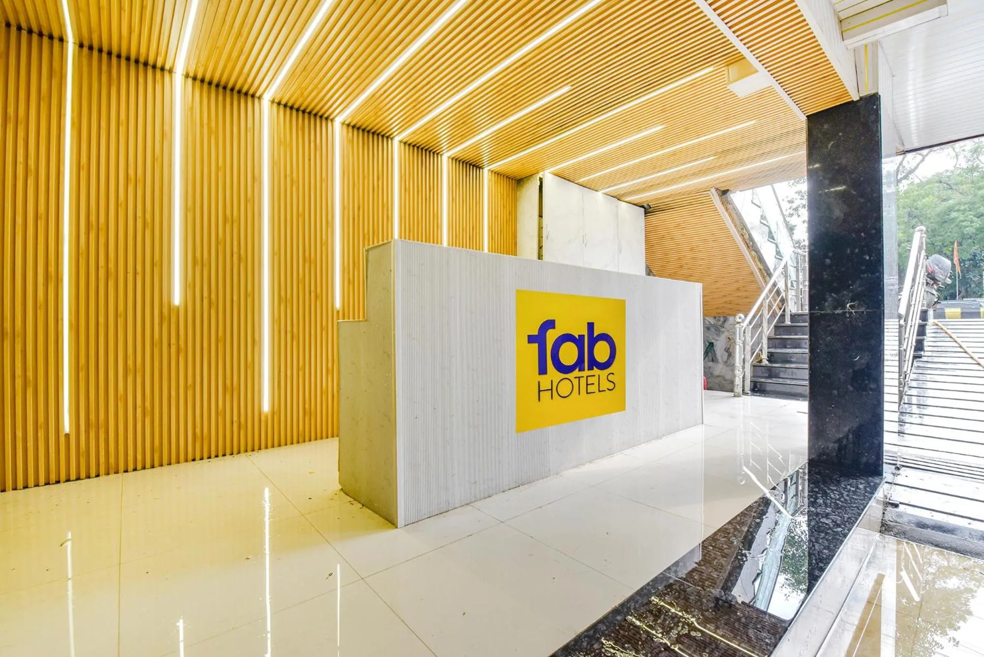 Lobby or reception in FabHotel Shri Shyam Palace