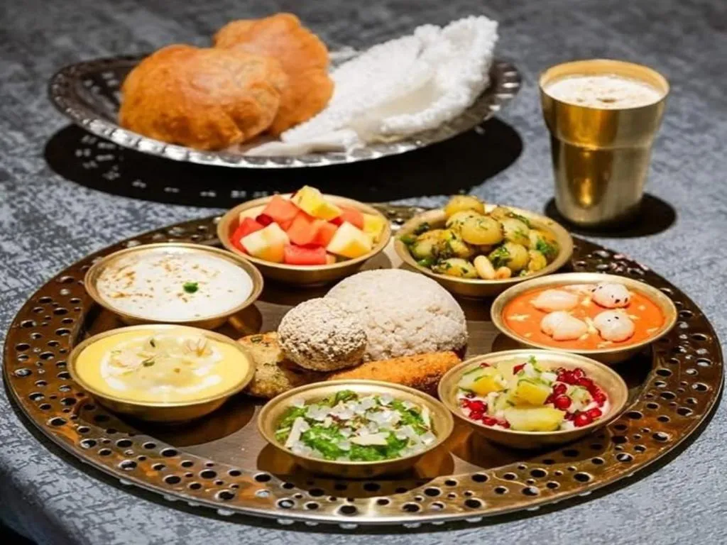 Food and drinks in Hotel Aaradhya