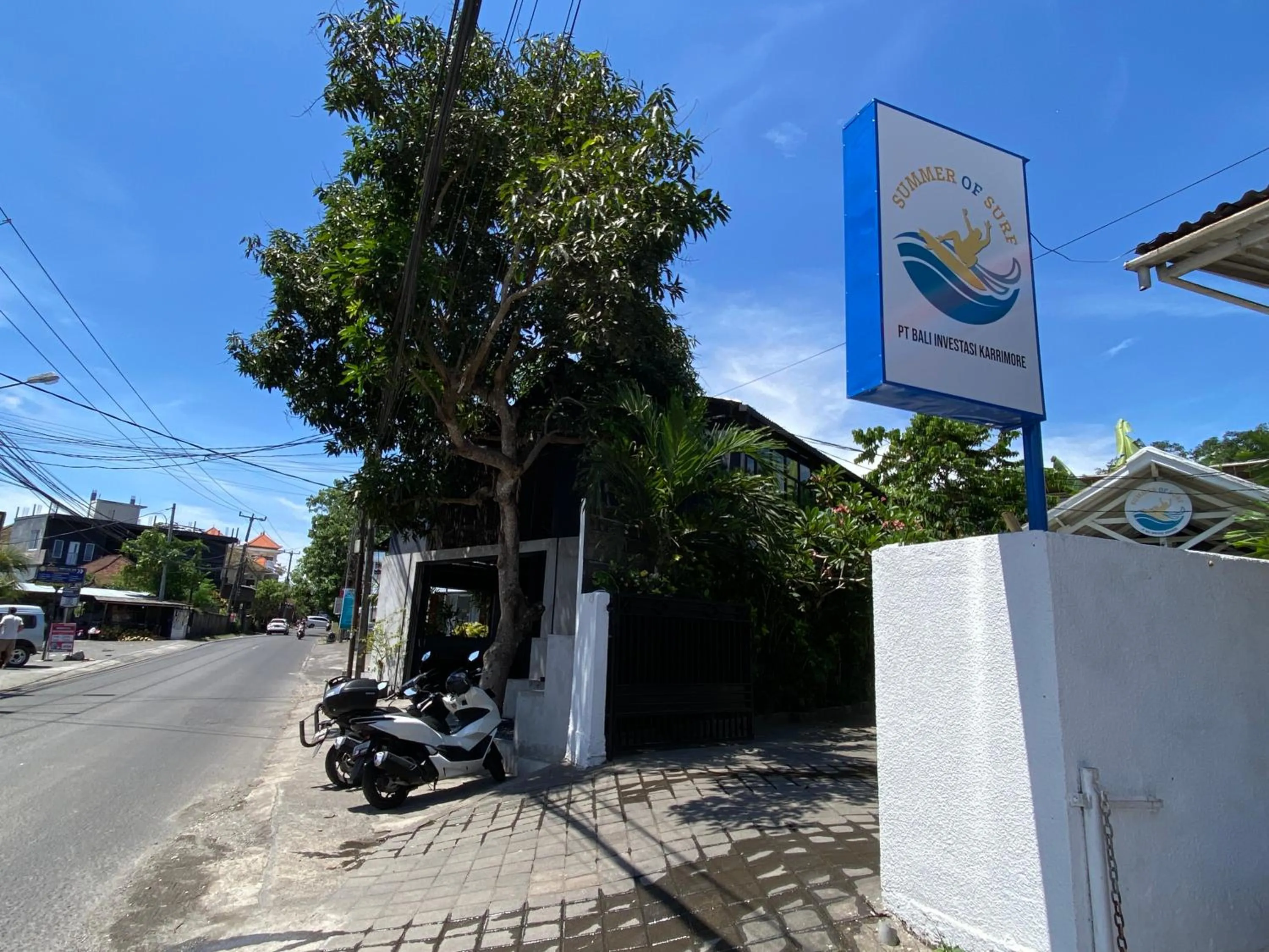 Street view in Summer of Surf Hostel Ungasan Uluwatu