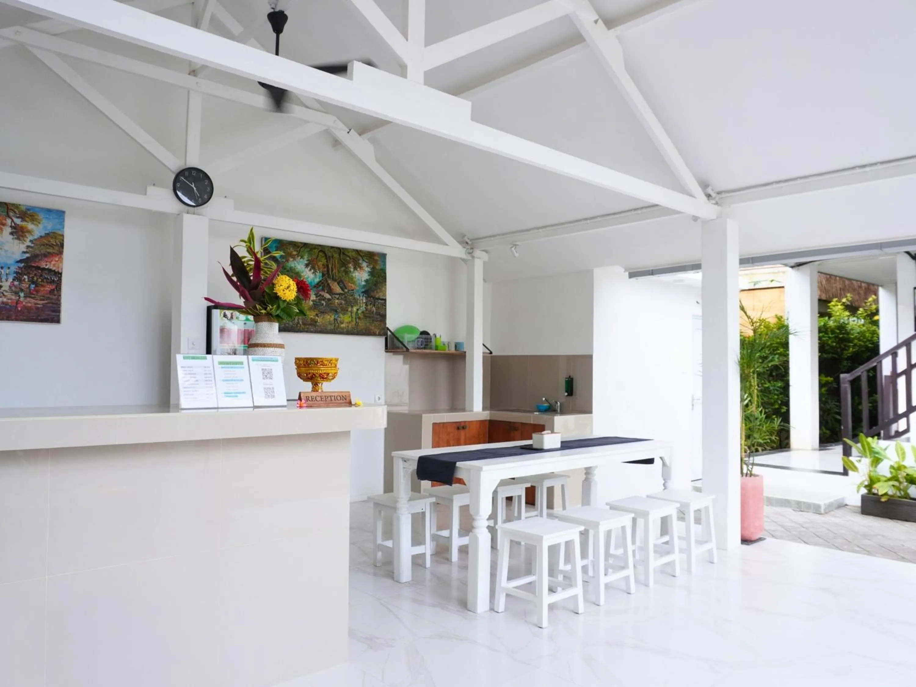 Lobby or reception in Summer of Surf Hostel Ungasan Uluwatu