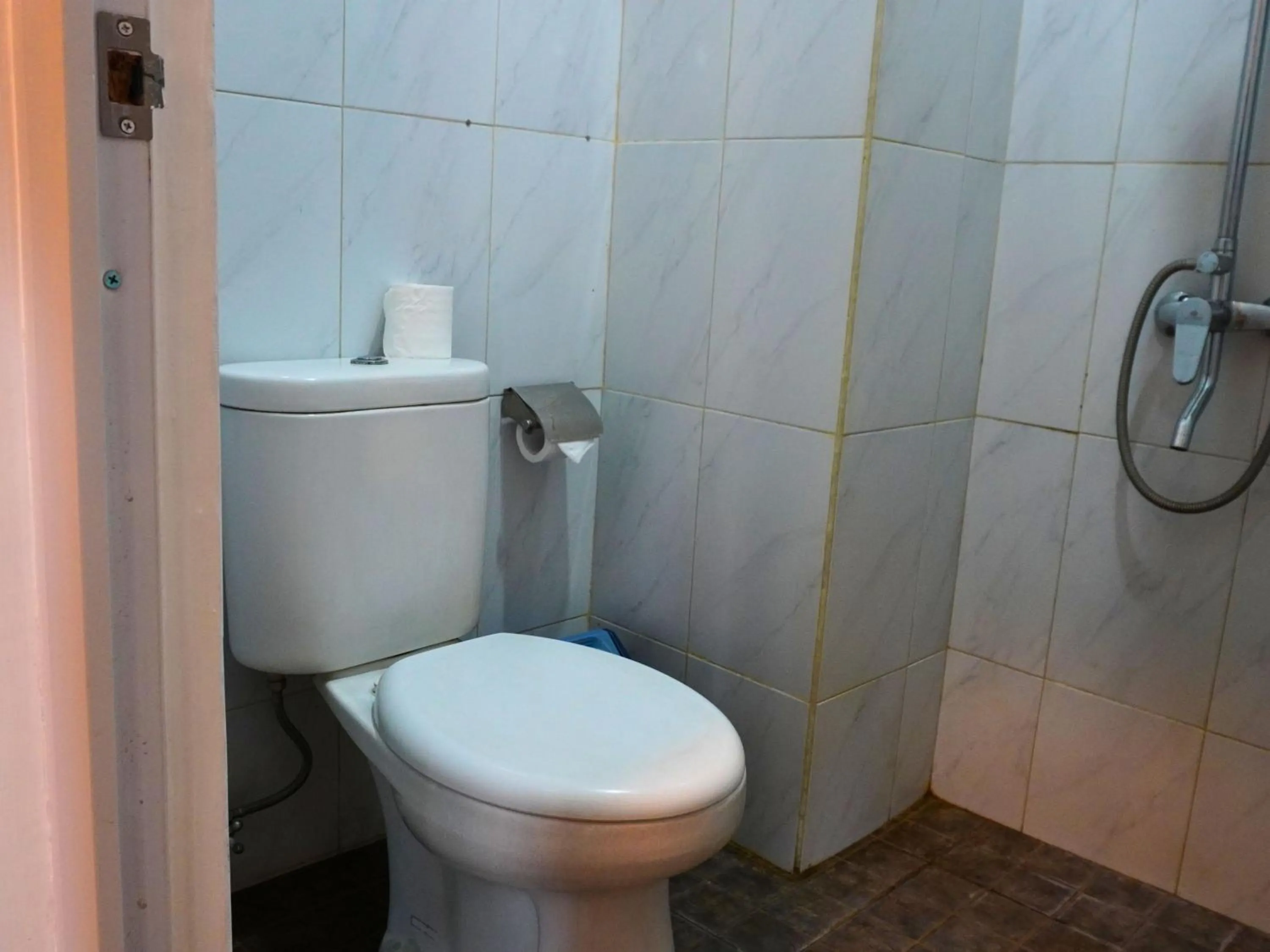 Toilet in Summer of Surf Hostel Ungasan Uluwatu