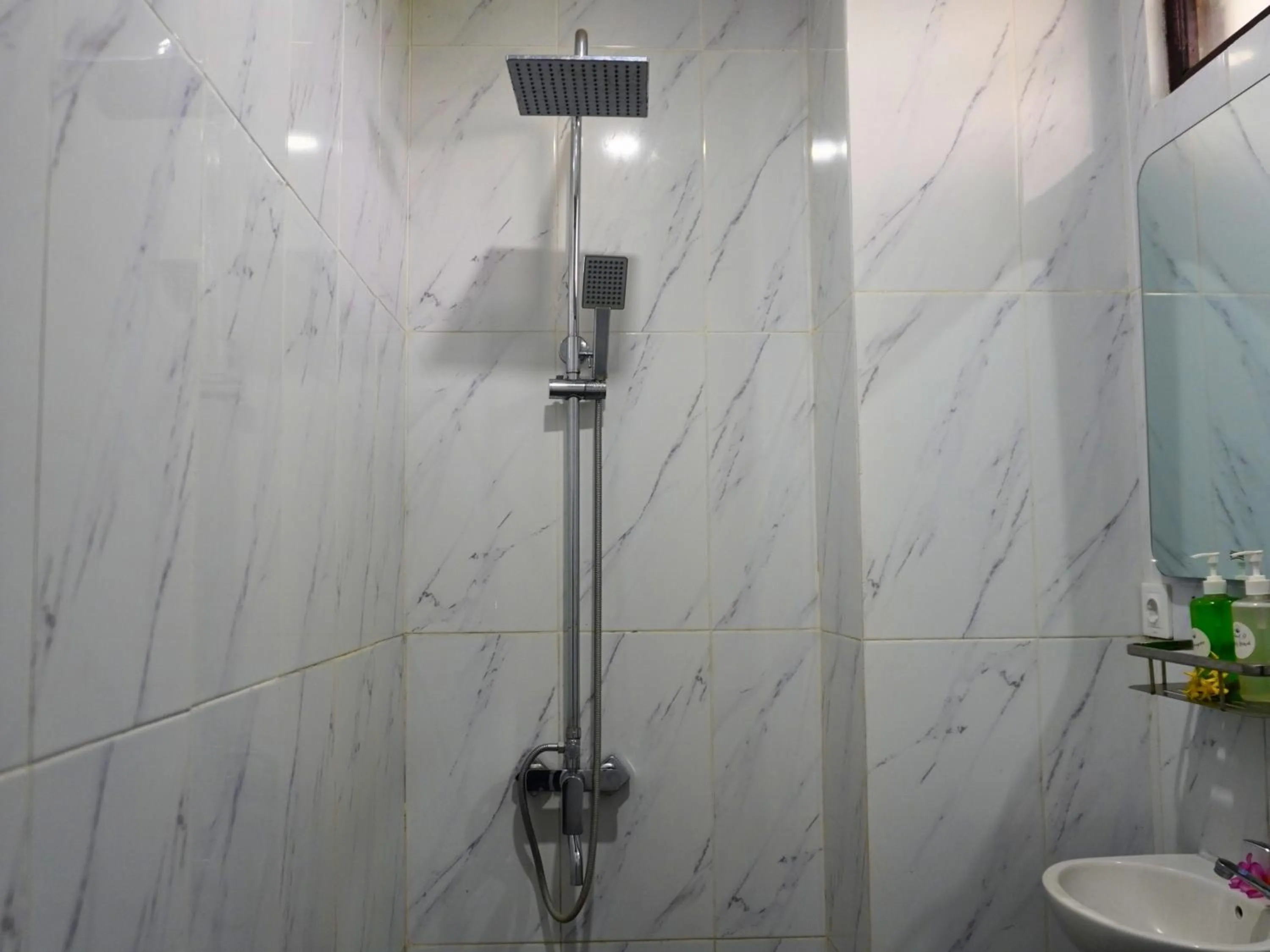 Bathroom in Summer of Surf Hostel Ungasan Uluwatu