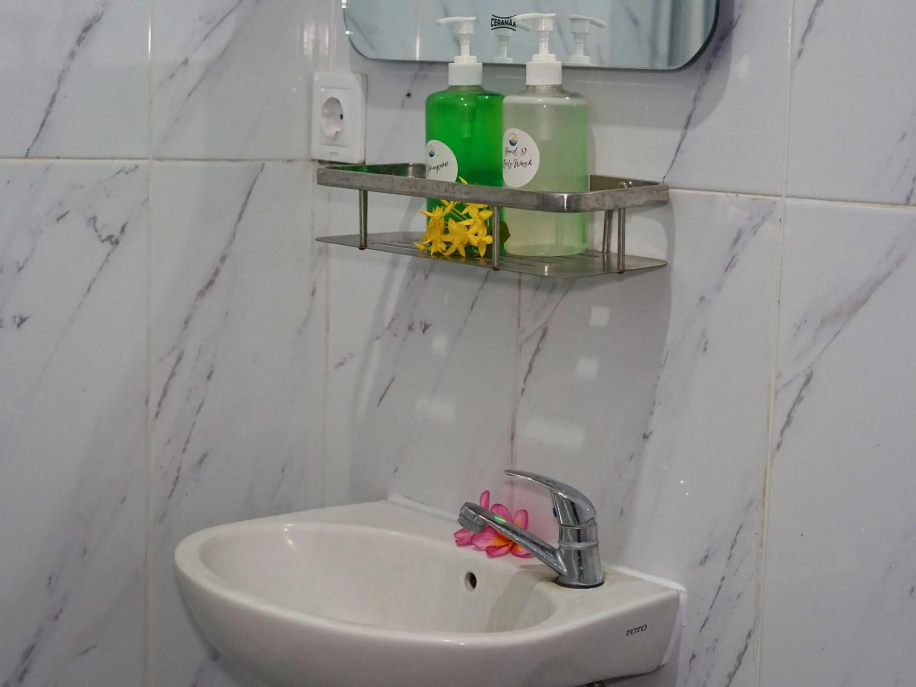 Bathroom in Summer of Surf Hostel Ungasan Uluwatu