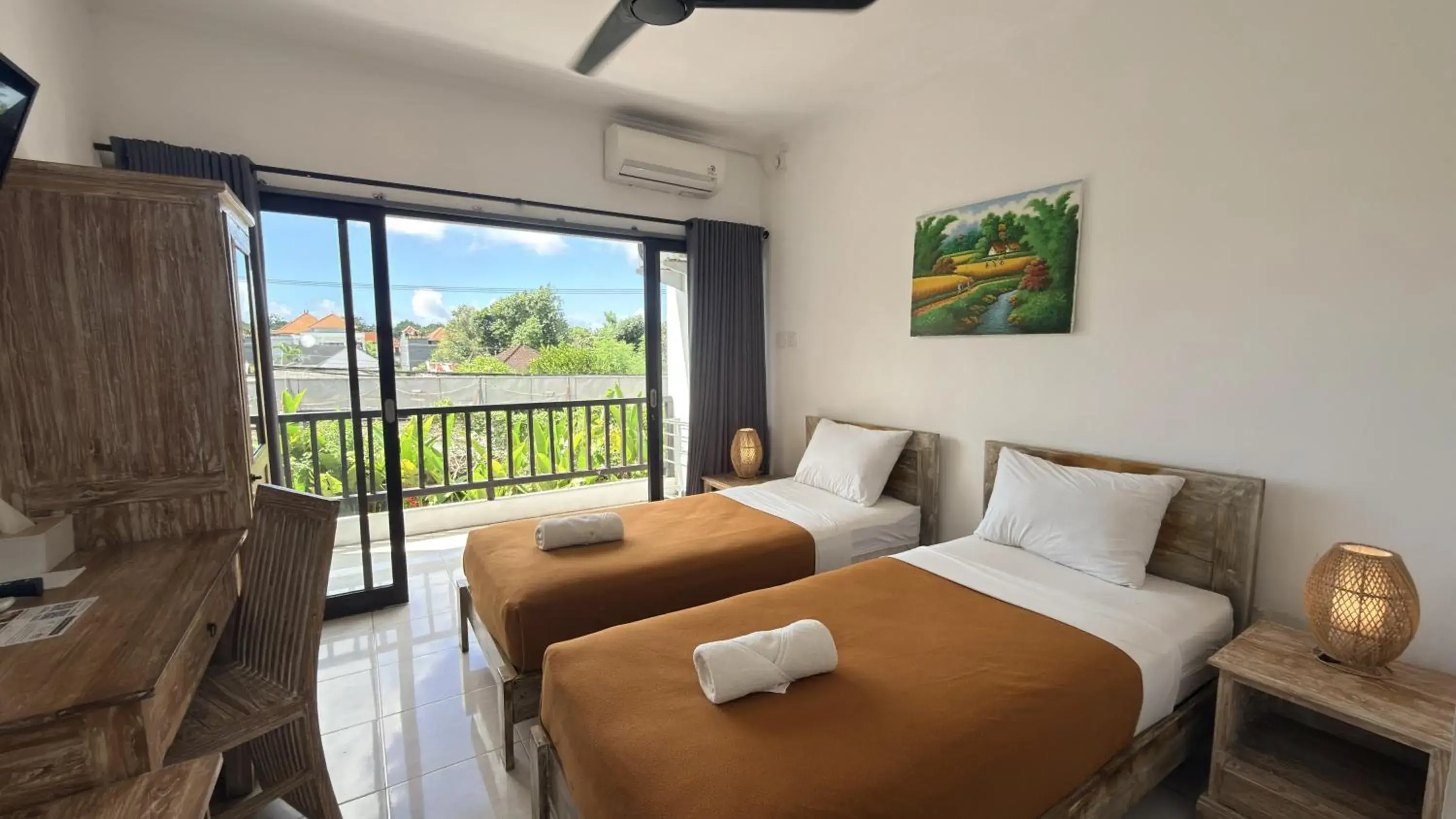 Twin Room with Private Bathroom in Summer of Surf Hostel Ungasan Uluwatu Twin Room with Private Bathroom in Summer of Surf Hostel Ungasan Uluwatu
