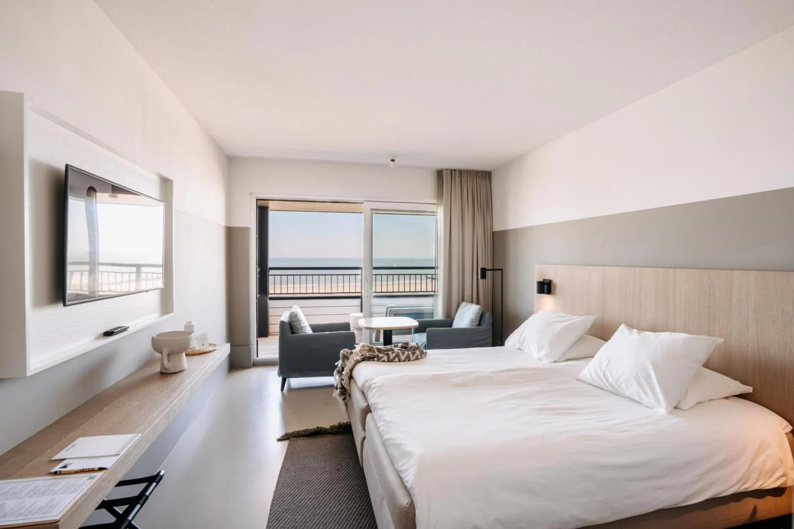 TV and multimedia, Bed in Strandhotel