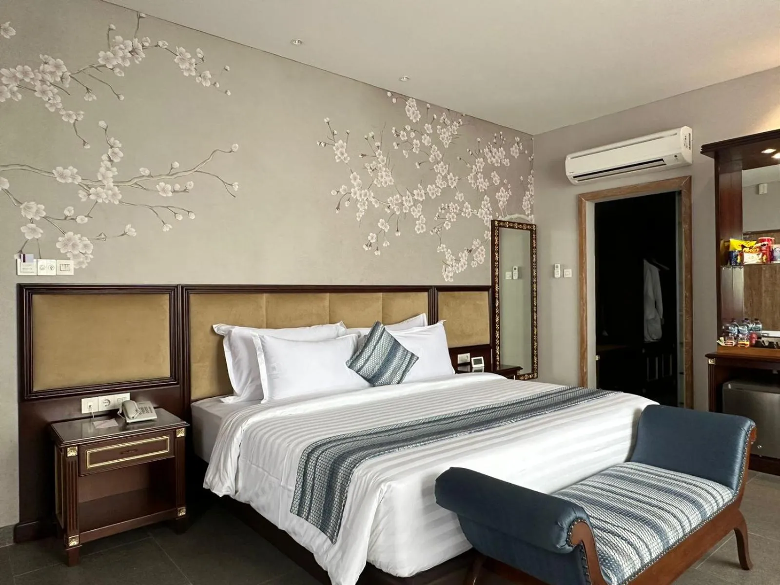 Bed in Tabebuya Resto & Resort