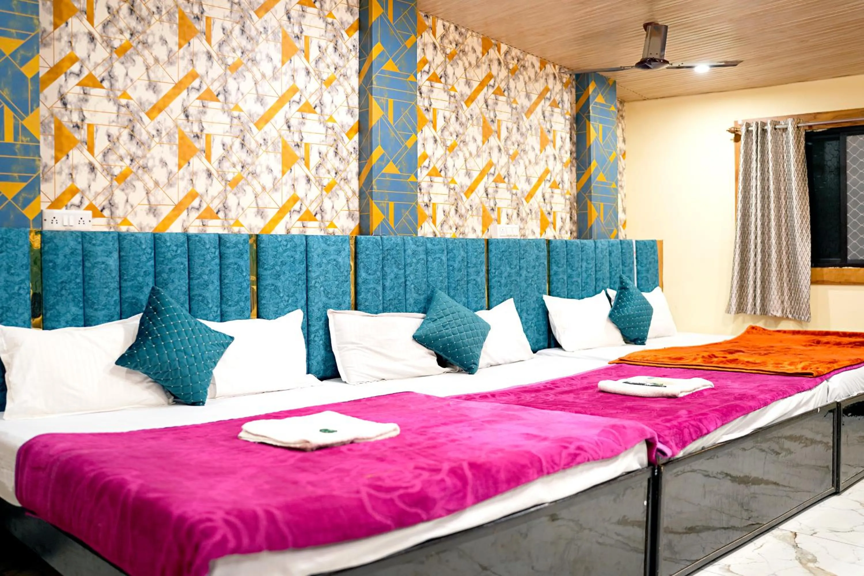 Bed in Hotel Mahalok Palace