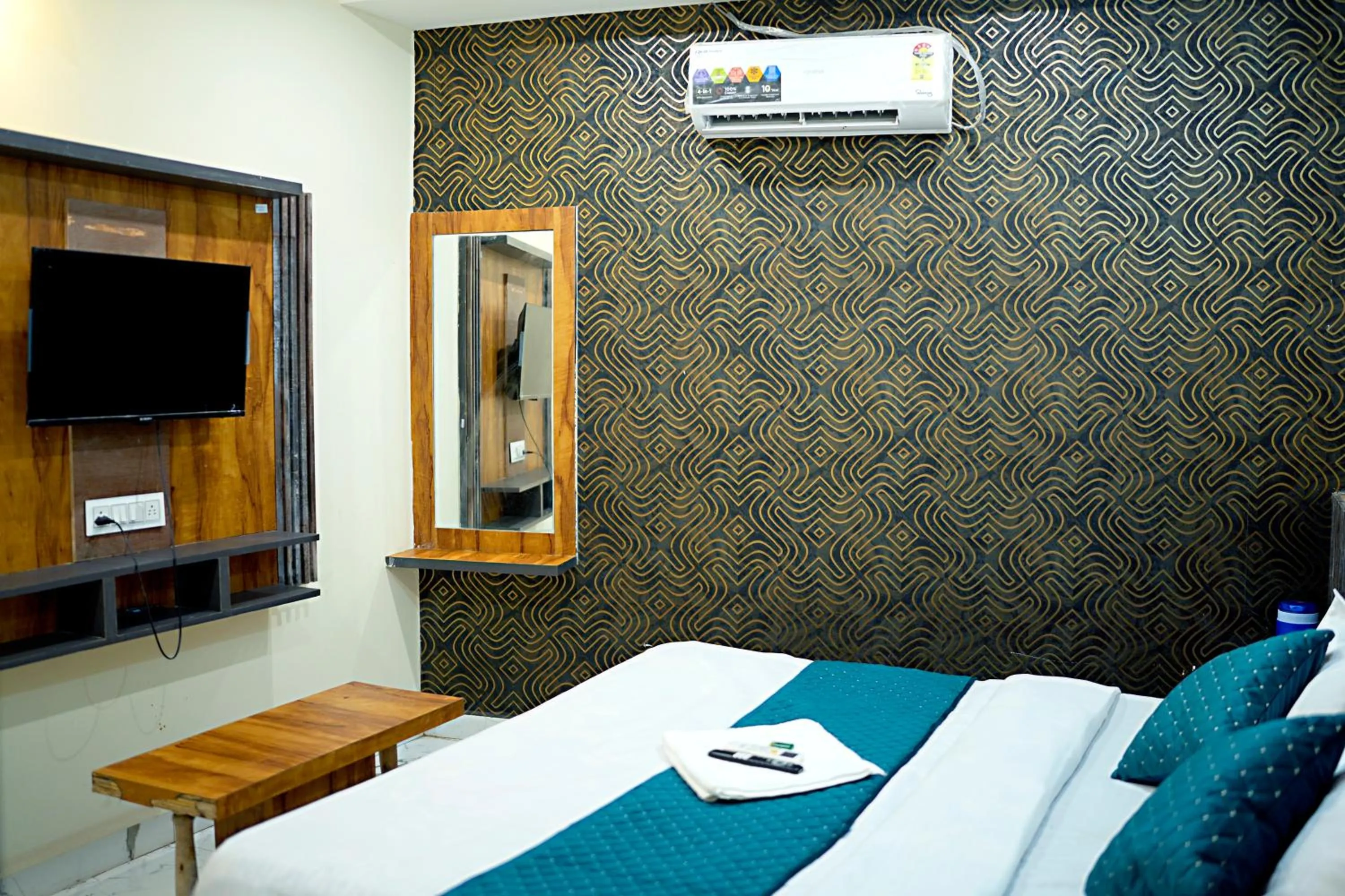 Bed in Hotel Mahalok Palace