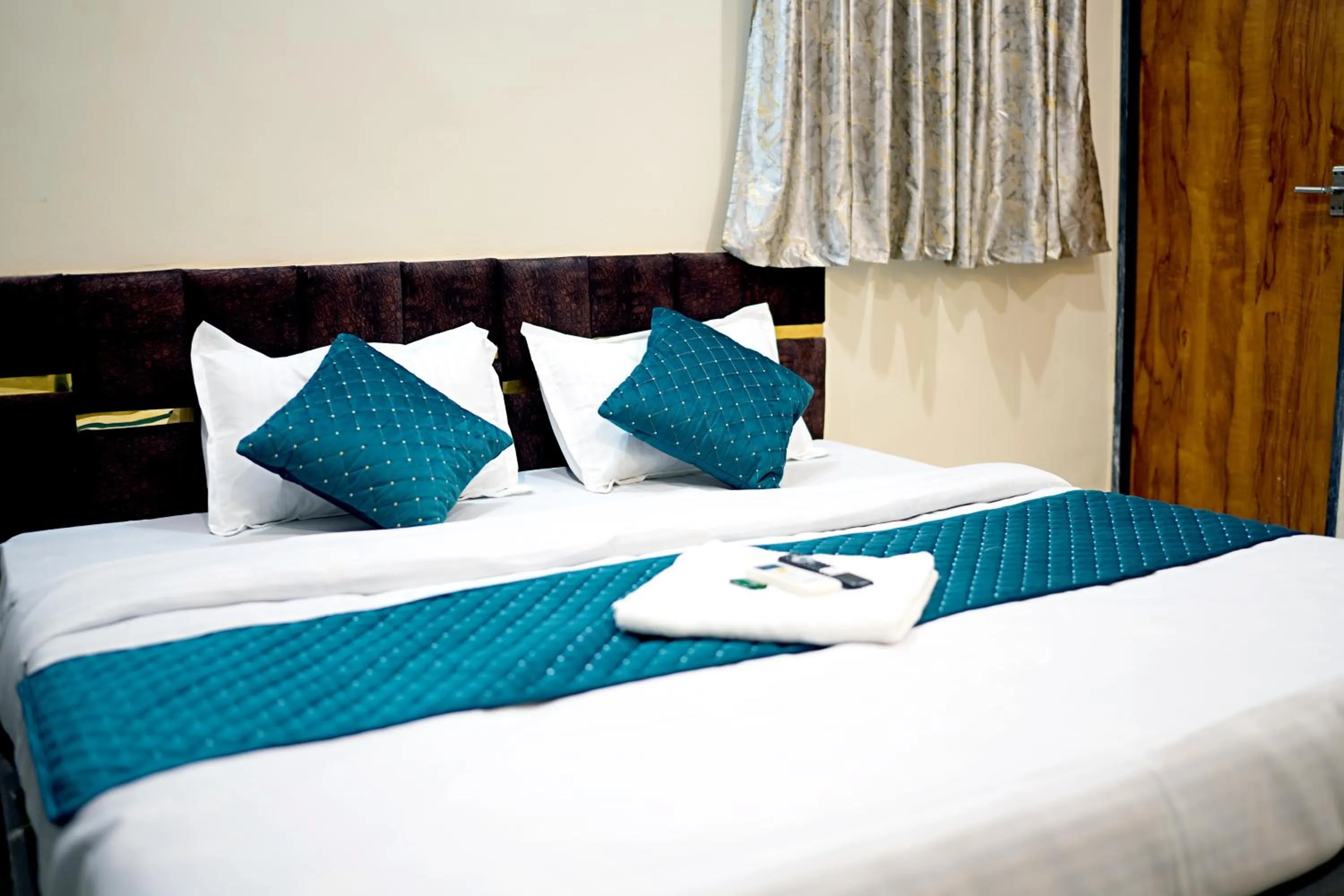 Bed in Hotel Mahalok Palace