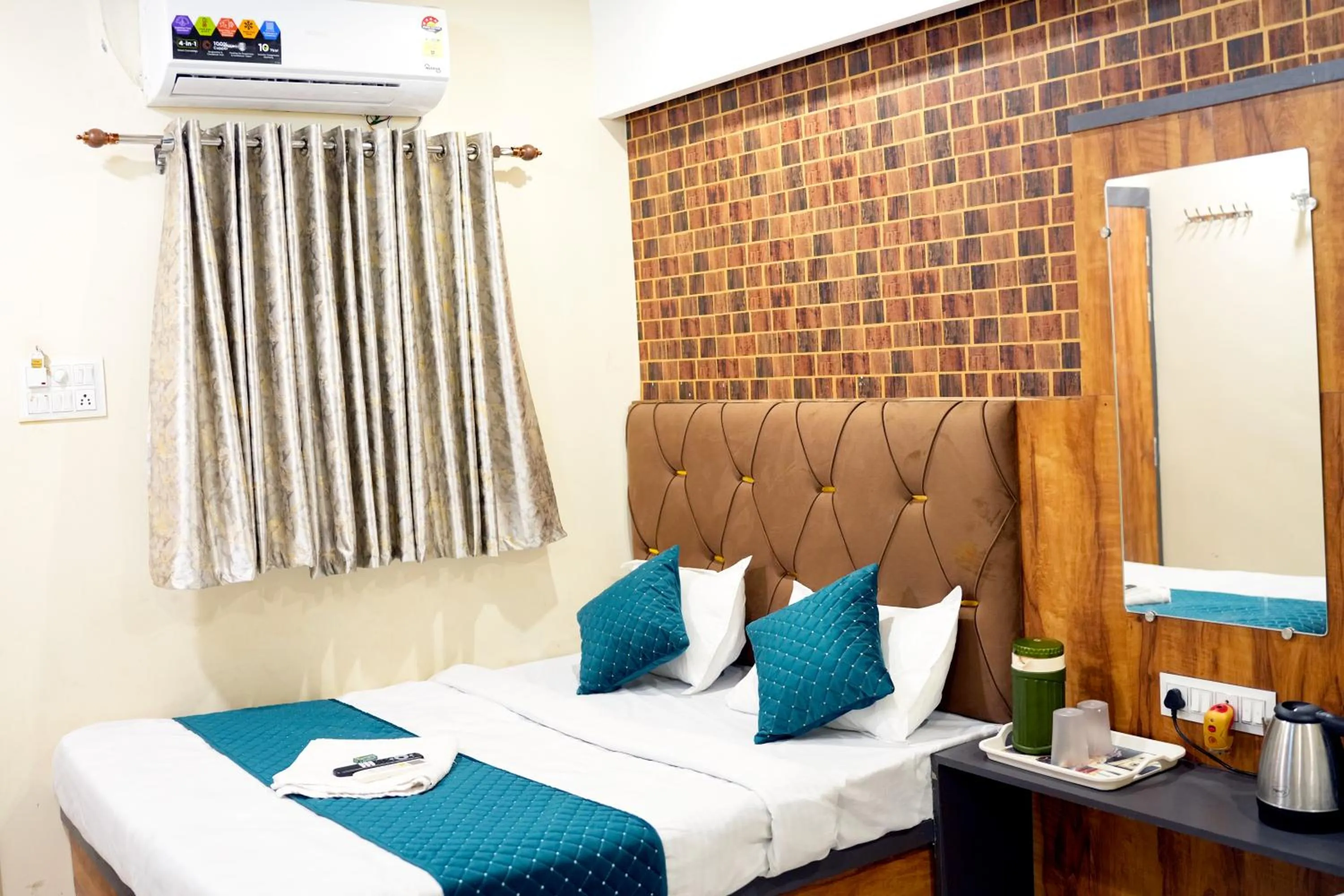 Bed in Hotel Mahalok Palace