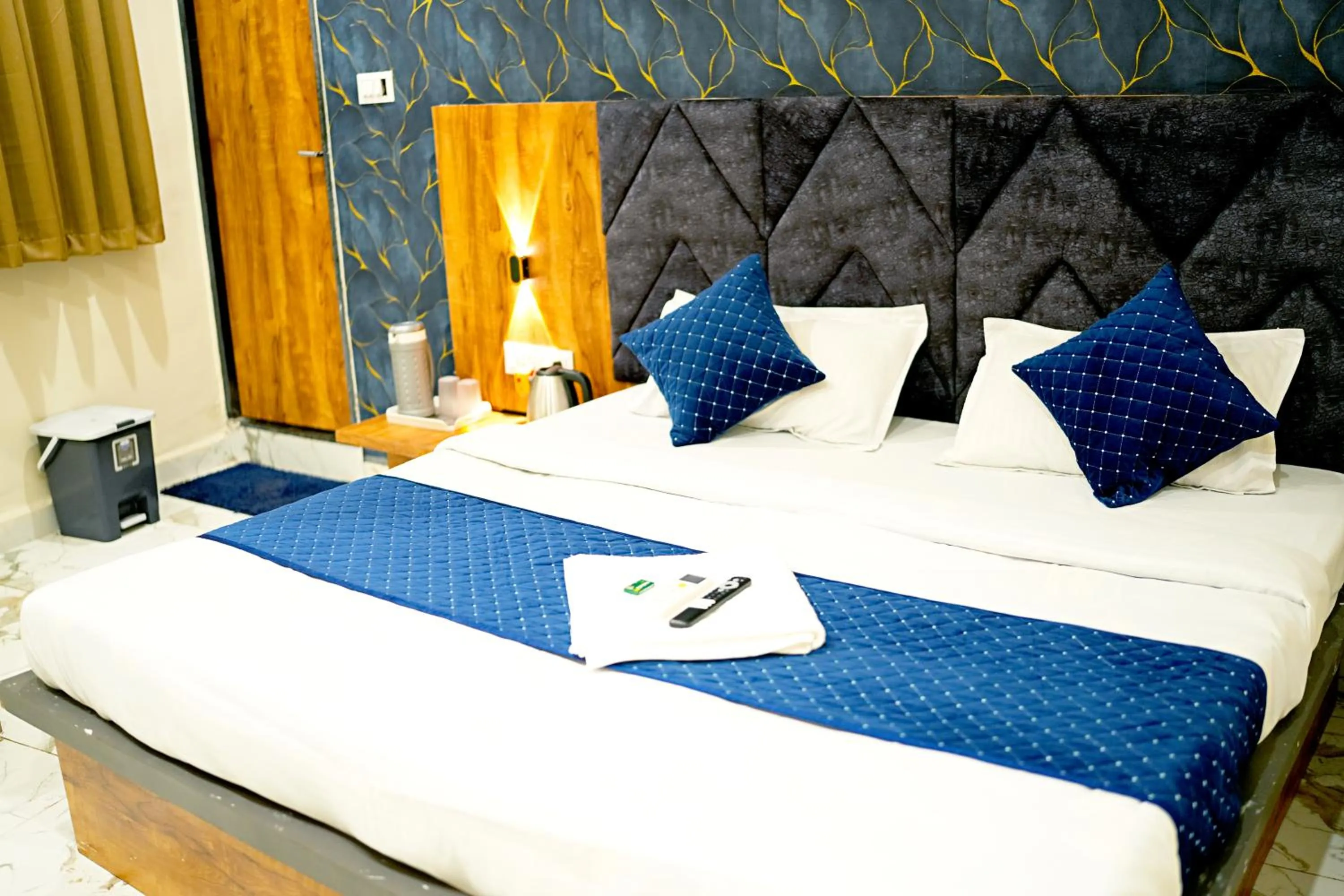 Bed in Hotel Mahalok Palace