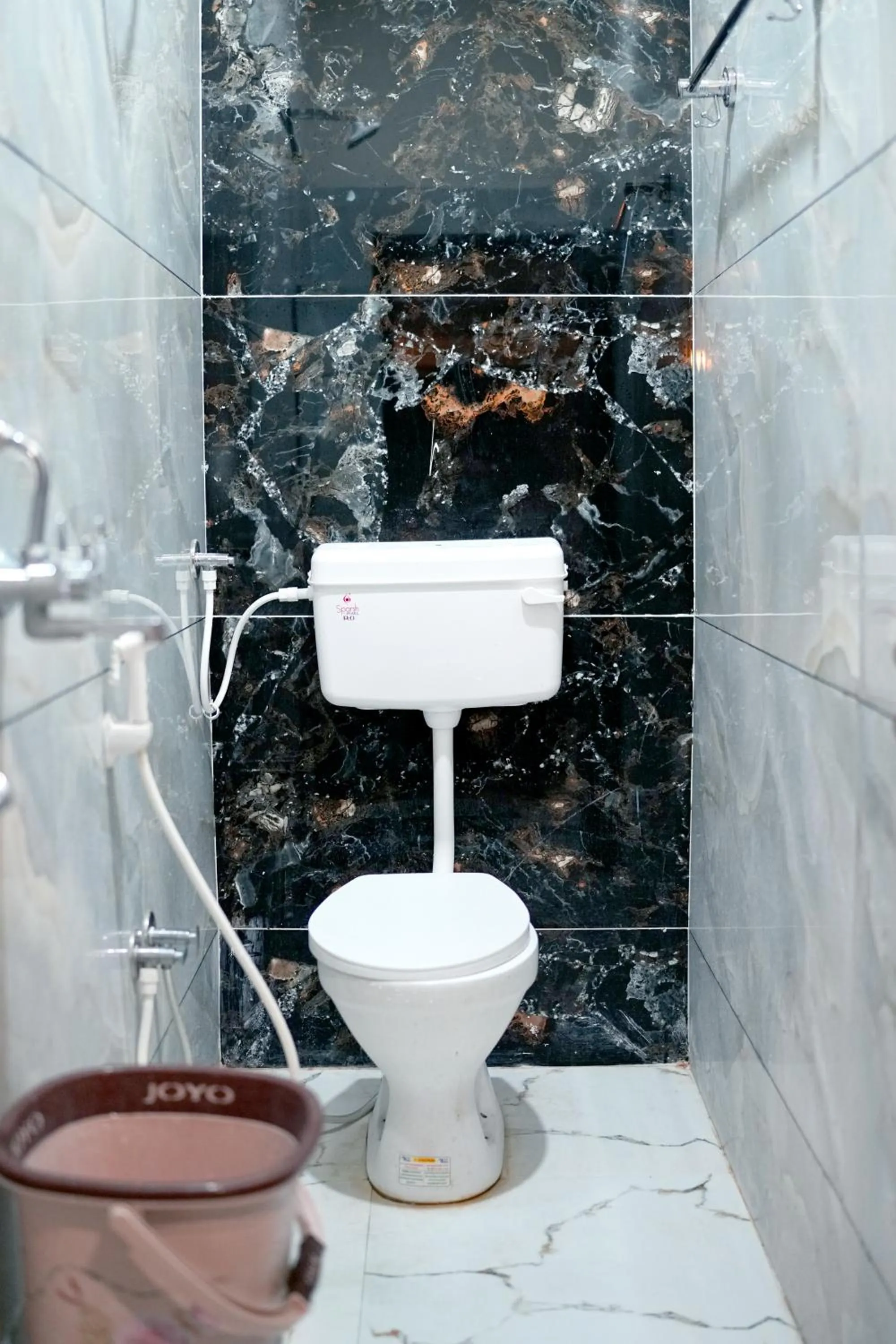 Shower in Hotel Mahalok Palace