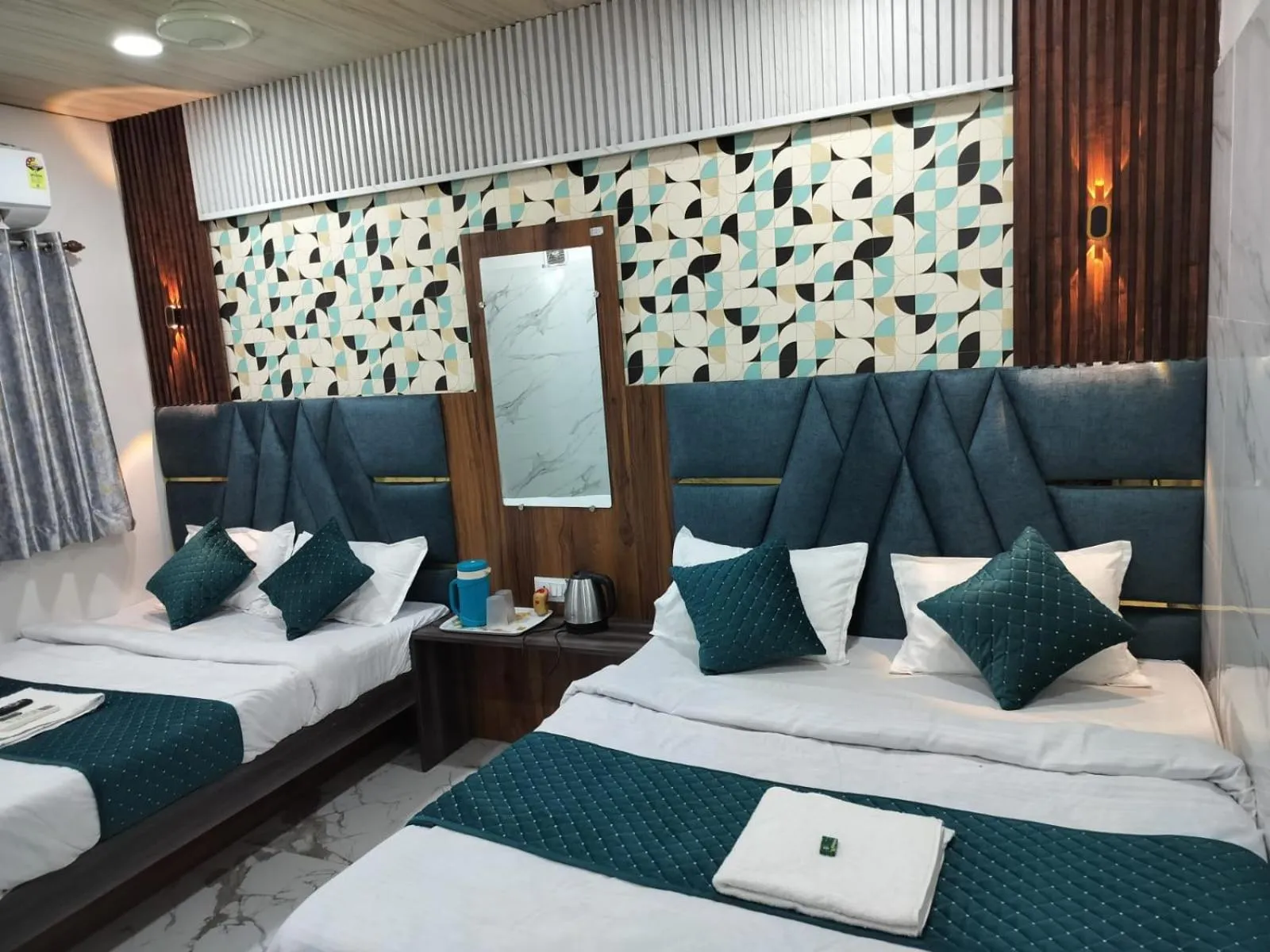 Bed in Hotel Mahalok Palace