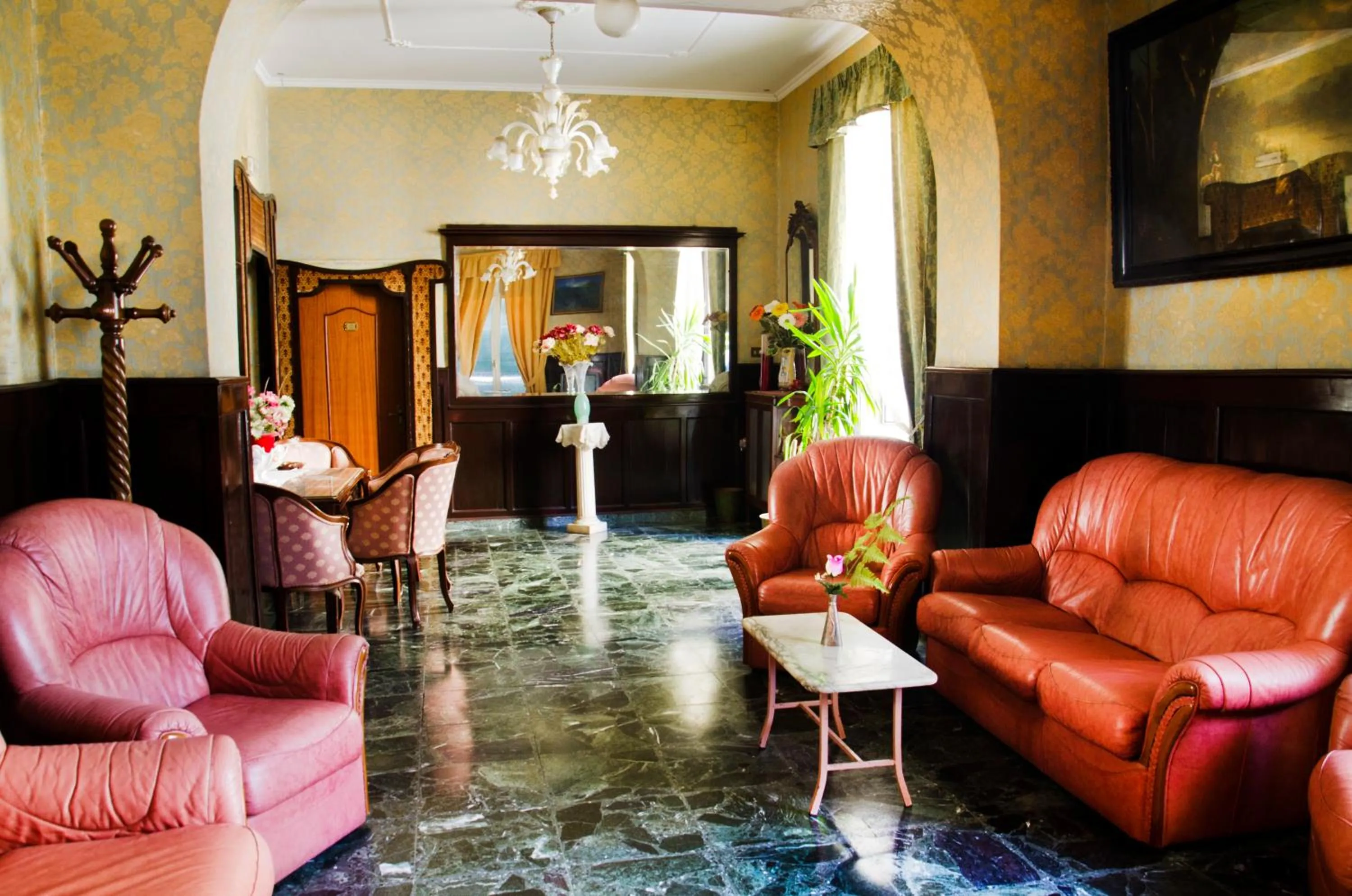 Communal lounge/ TV room in Hotel Villa Maria