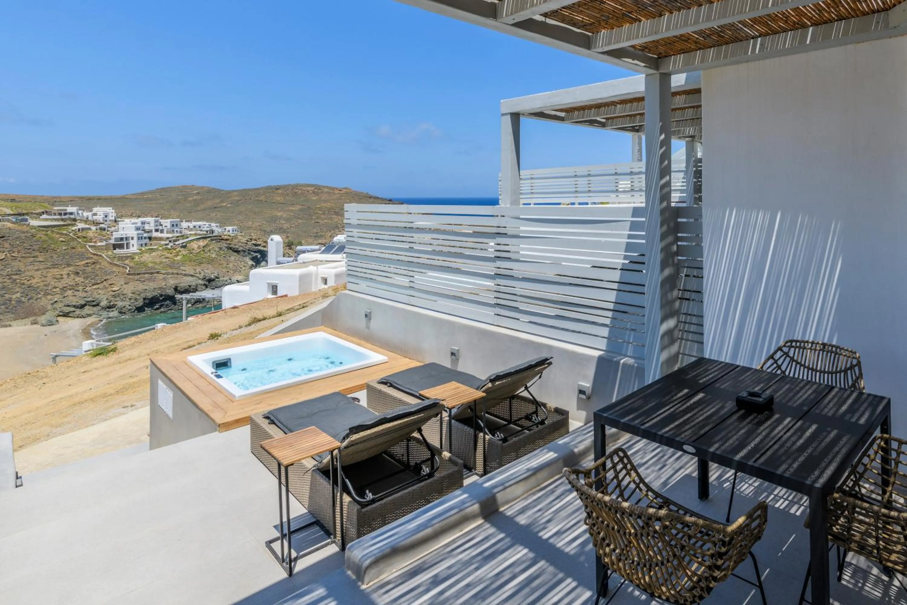 Hot Tub in Mykonos Residence Villas & Suites Merchia beach