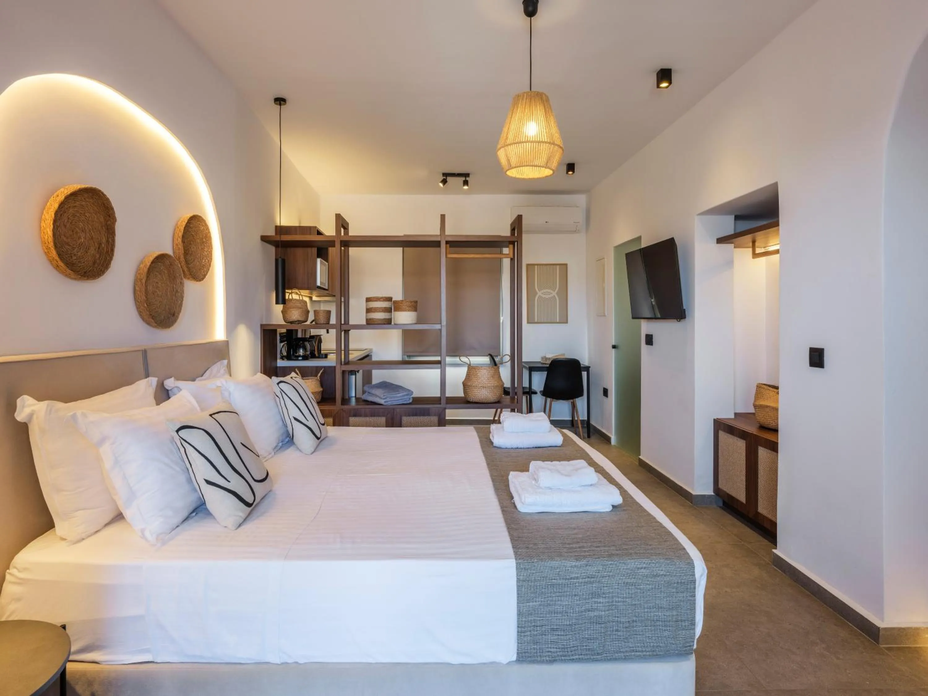 Bed in Mykonos Residence Villas & Suites Merchia beach