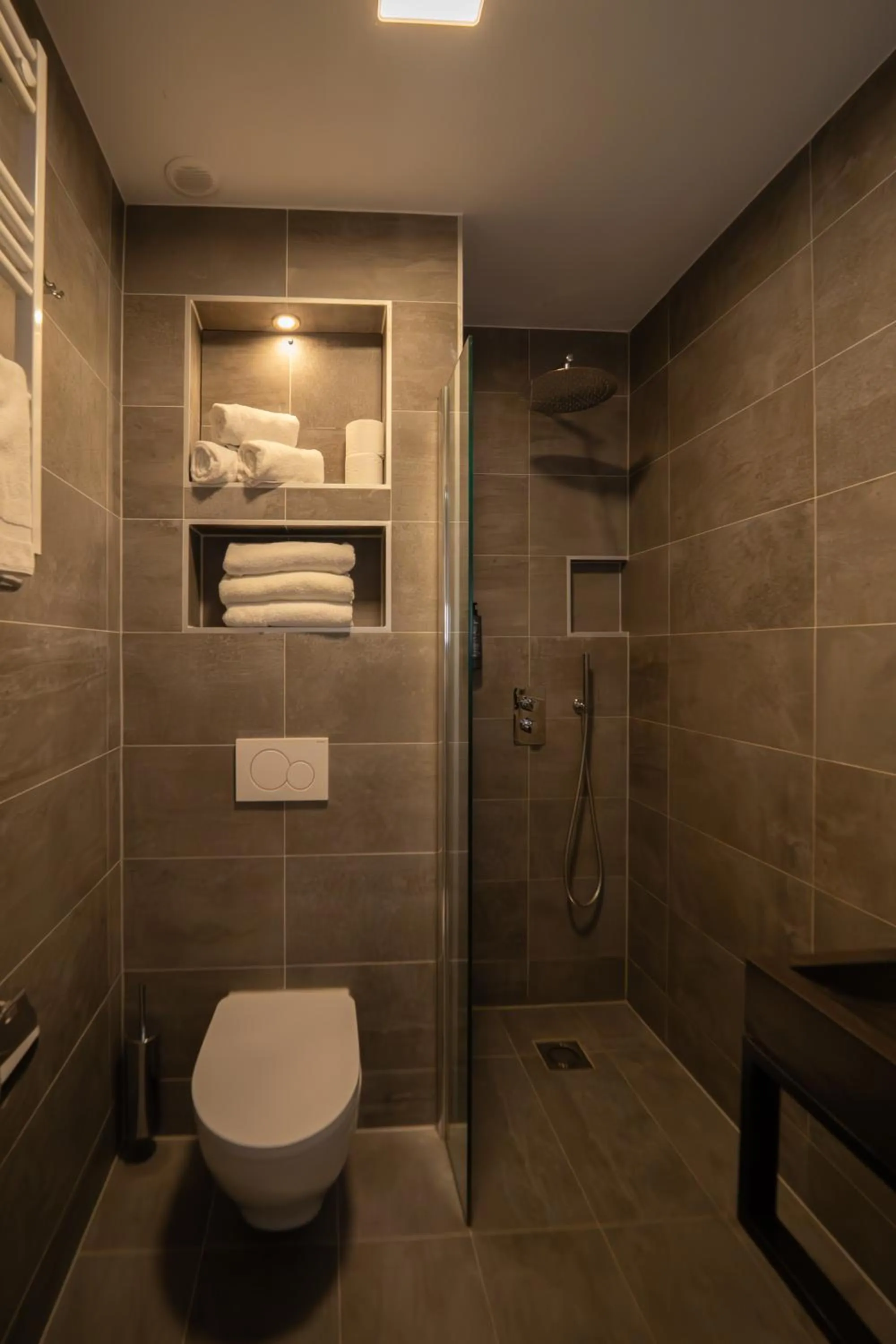 Shower in ART Hotel Rotterdam-Fully Renovated