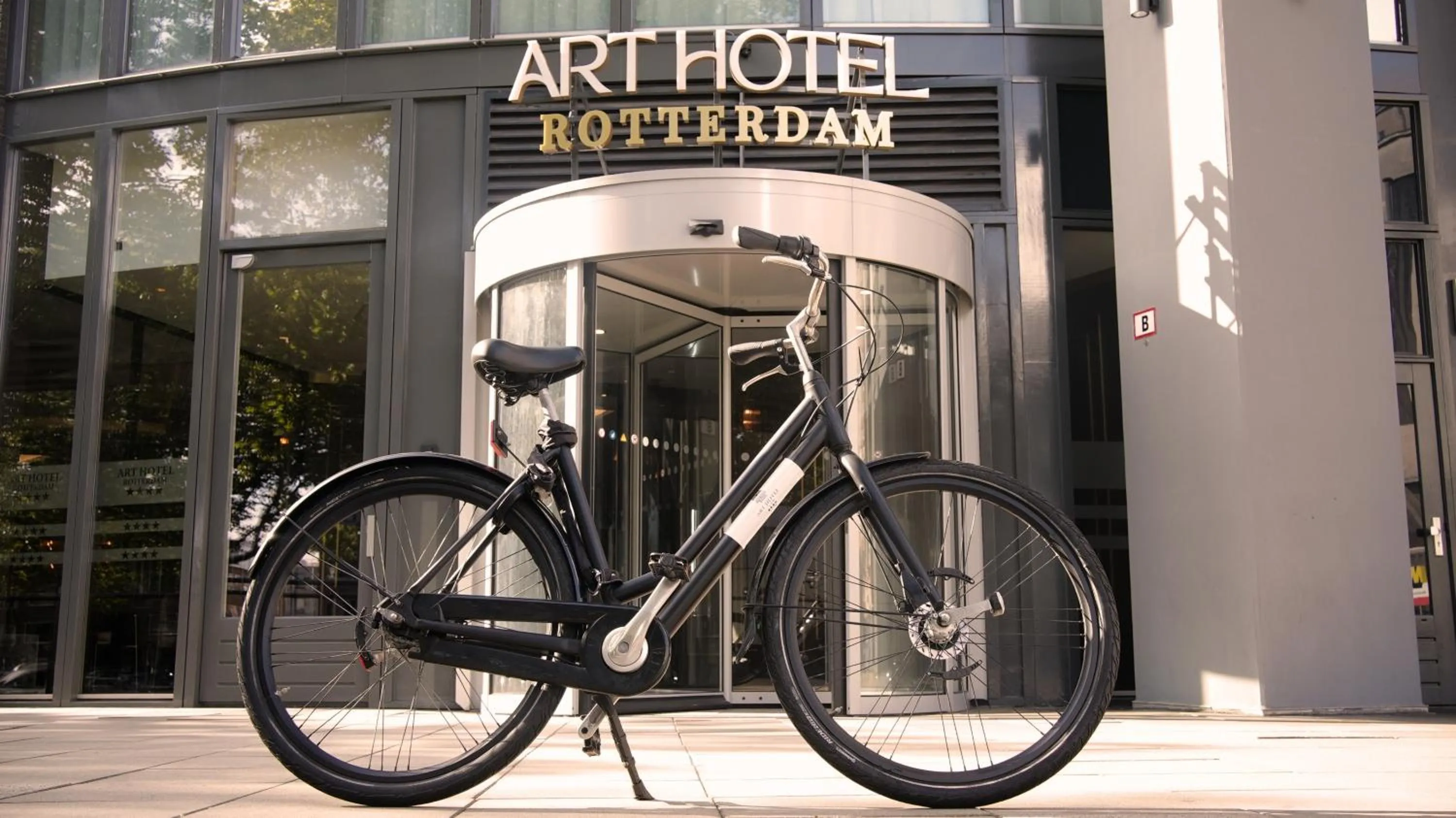 Cycling in ART Hotel Rotterdam-Fully Renovated