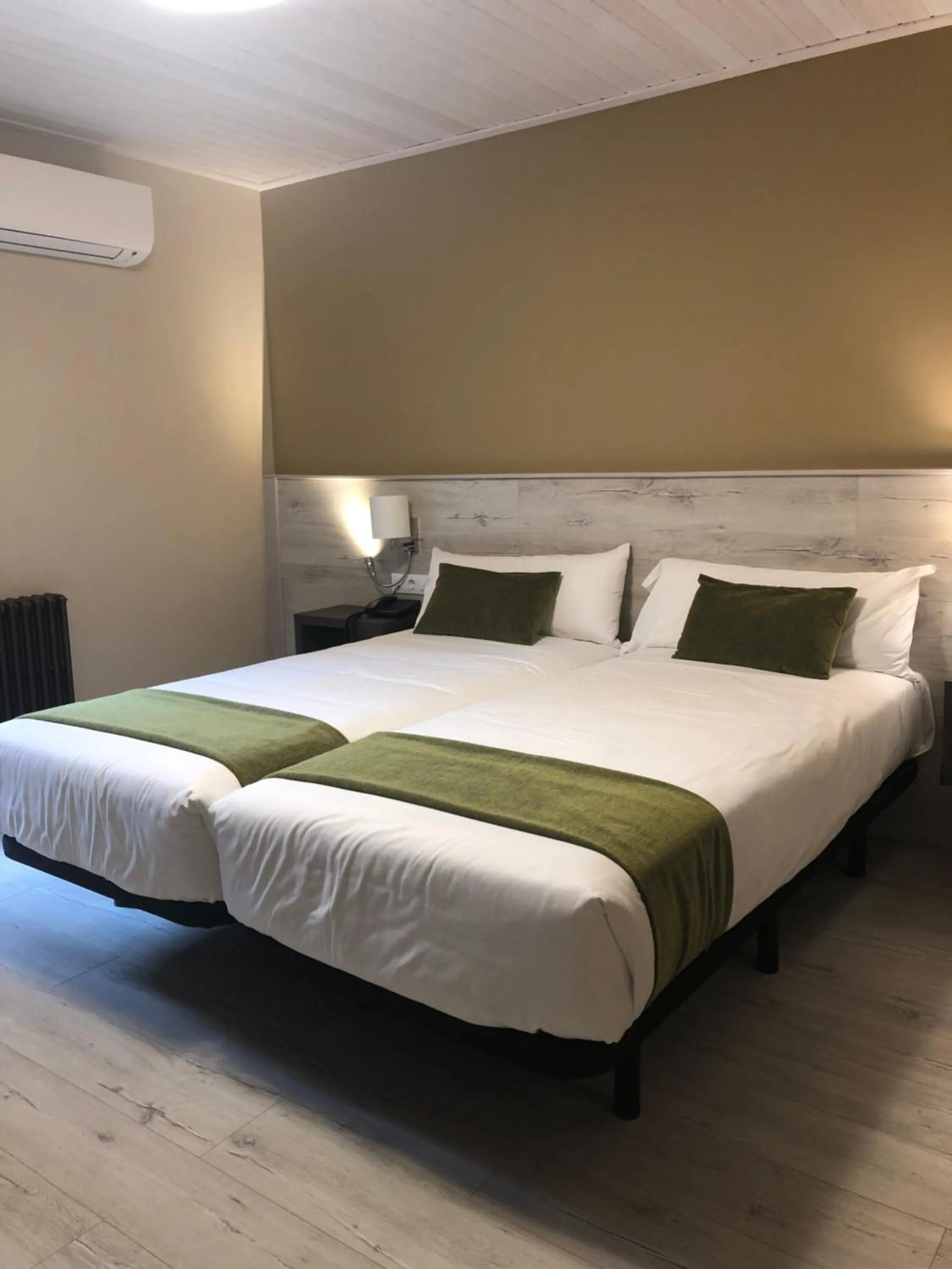 Bed in Hotel Restaurante El Montico