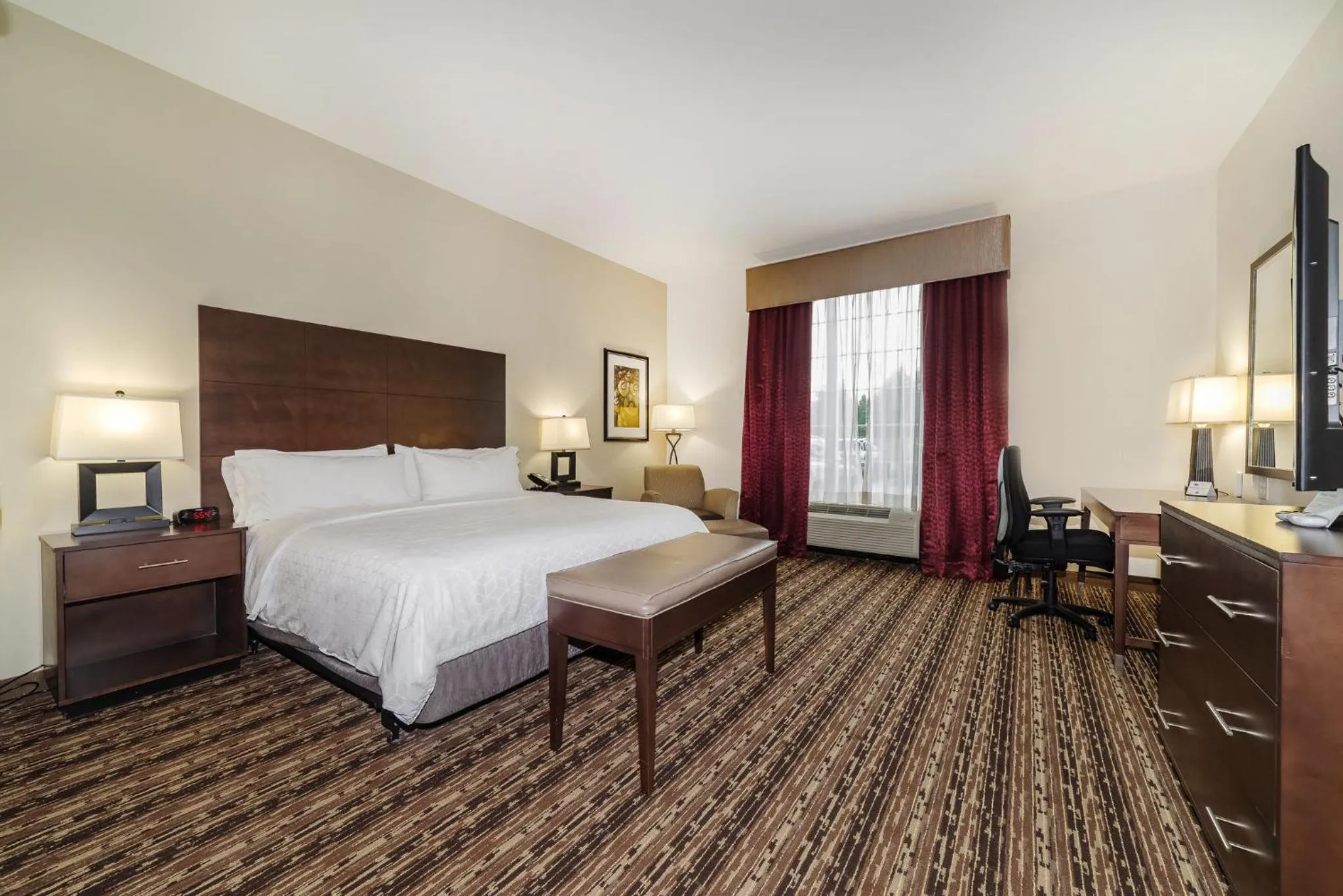 Bed in Holiday Inn Express & Suites Aiken by IHG