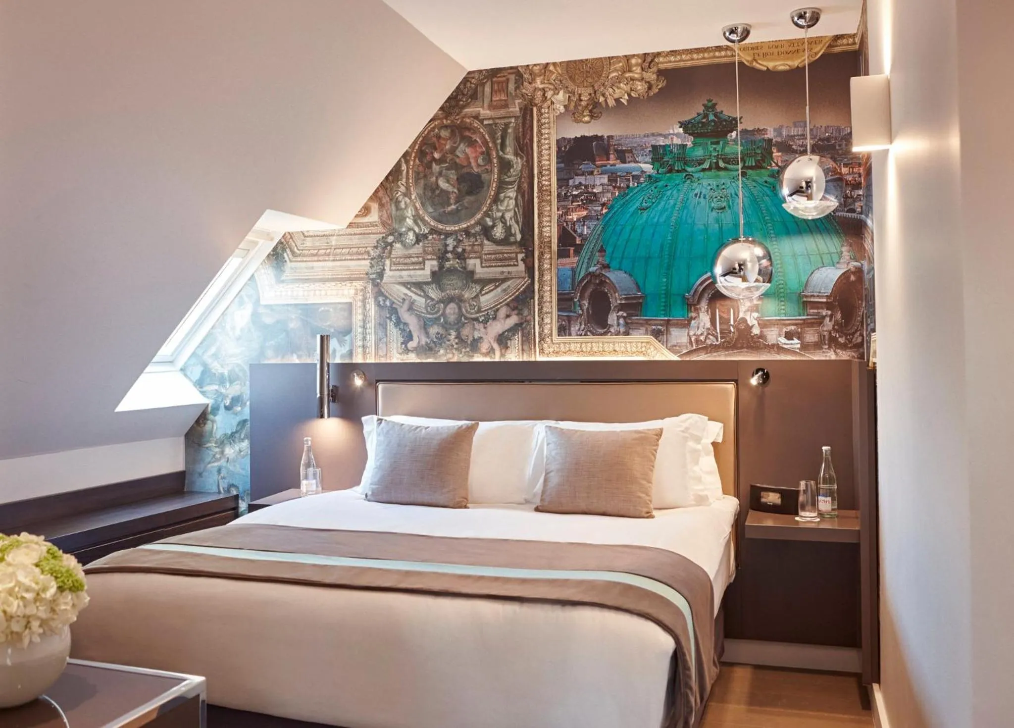 Photo of the whole room, Bed in Hotel Indigo Paris - Opera by IHG