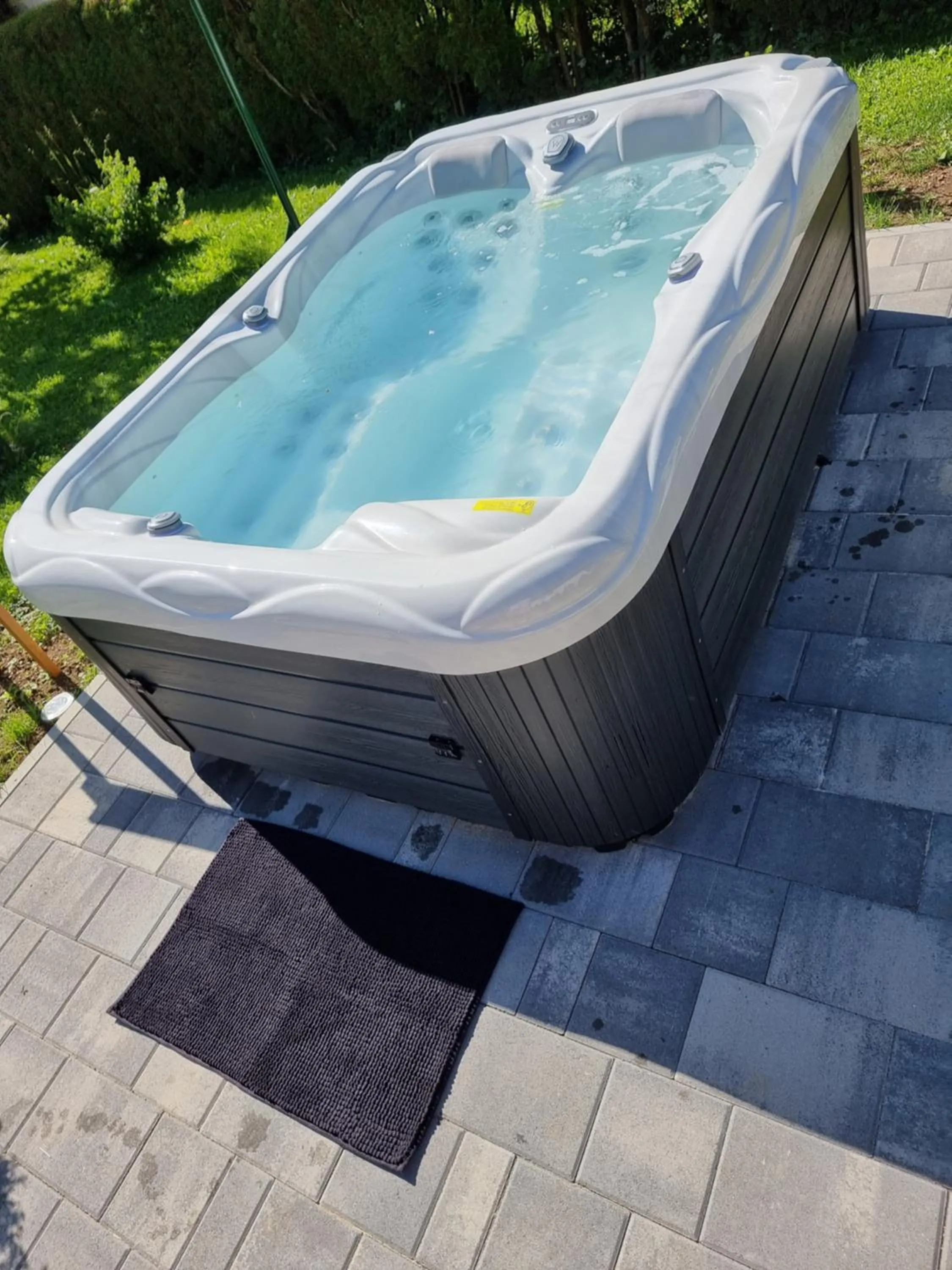 Hot Tub in Apartments Boldin