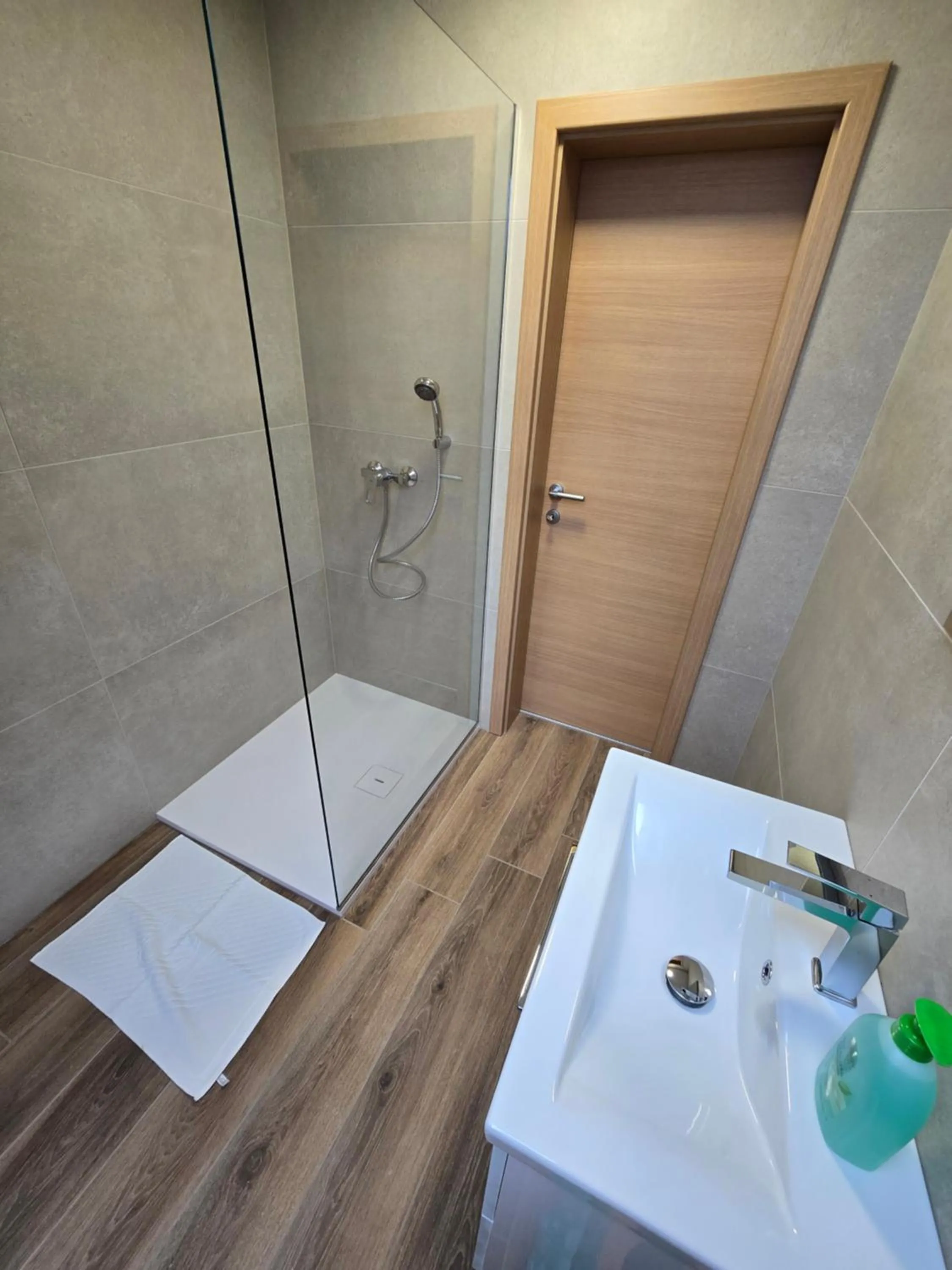 Shower in Apartments Boldin
