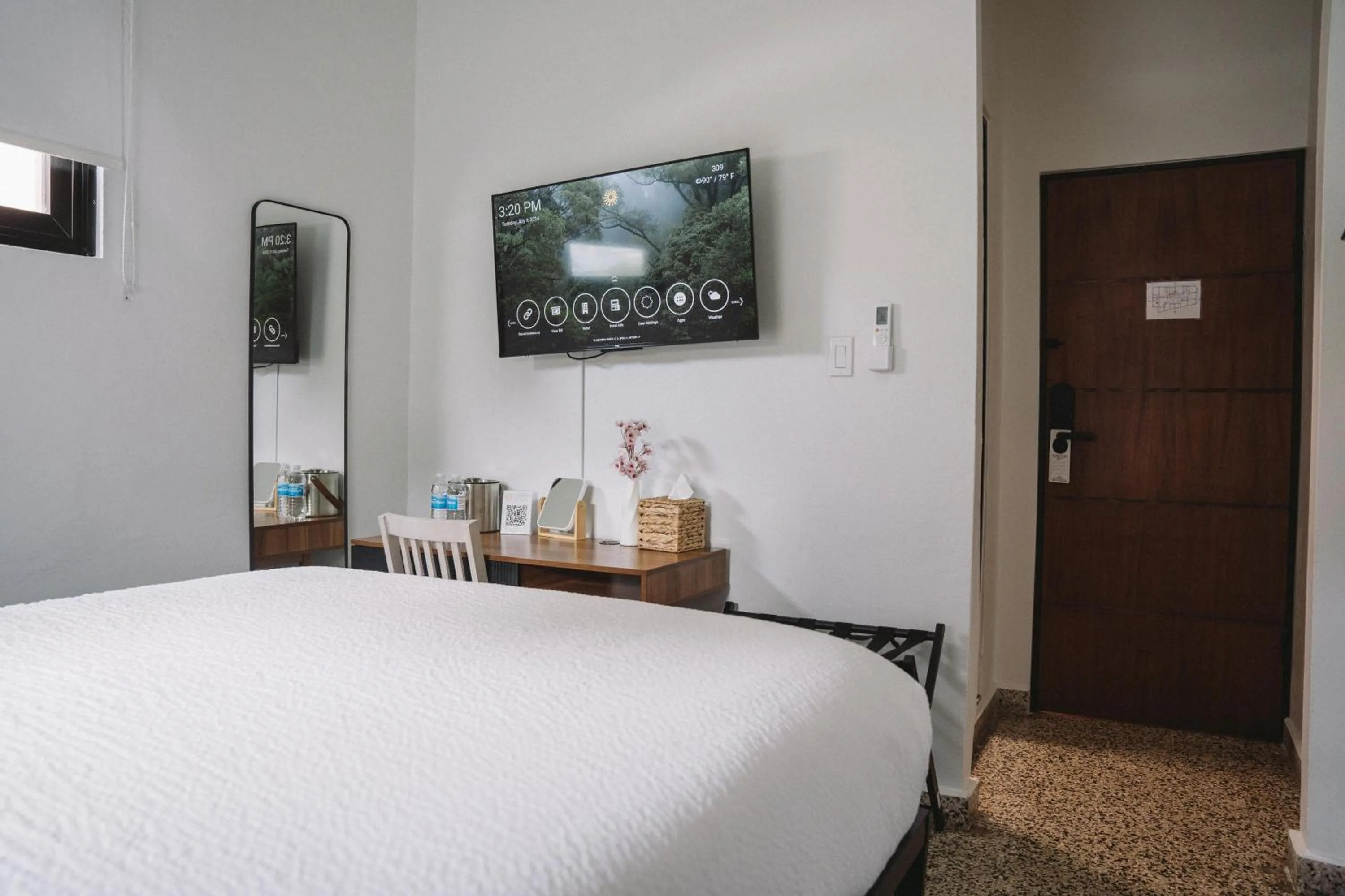 Bedroom, Bed in The Looking Glass Hotel