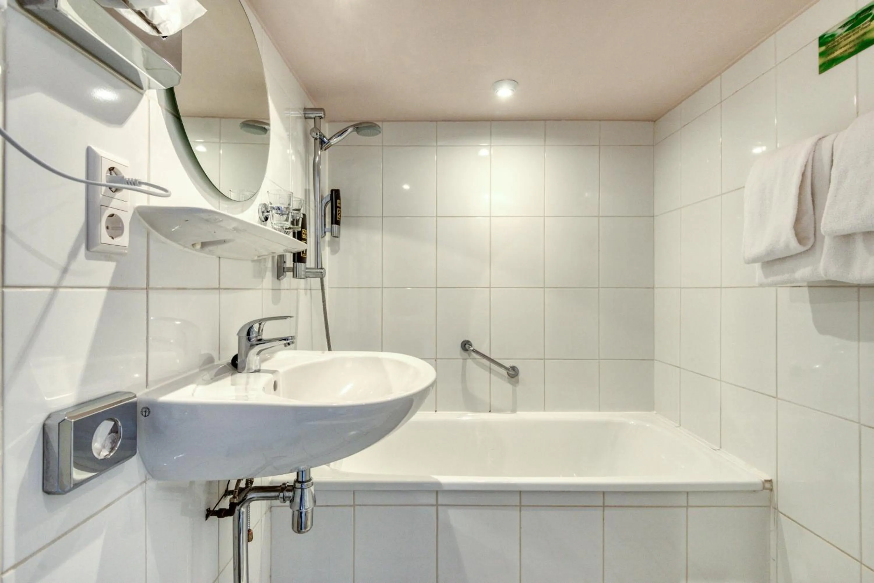 Bathroom in Hotel Alexander