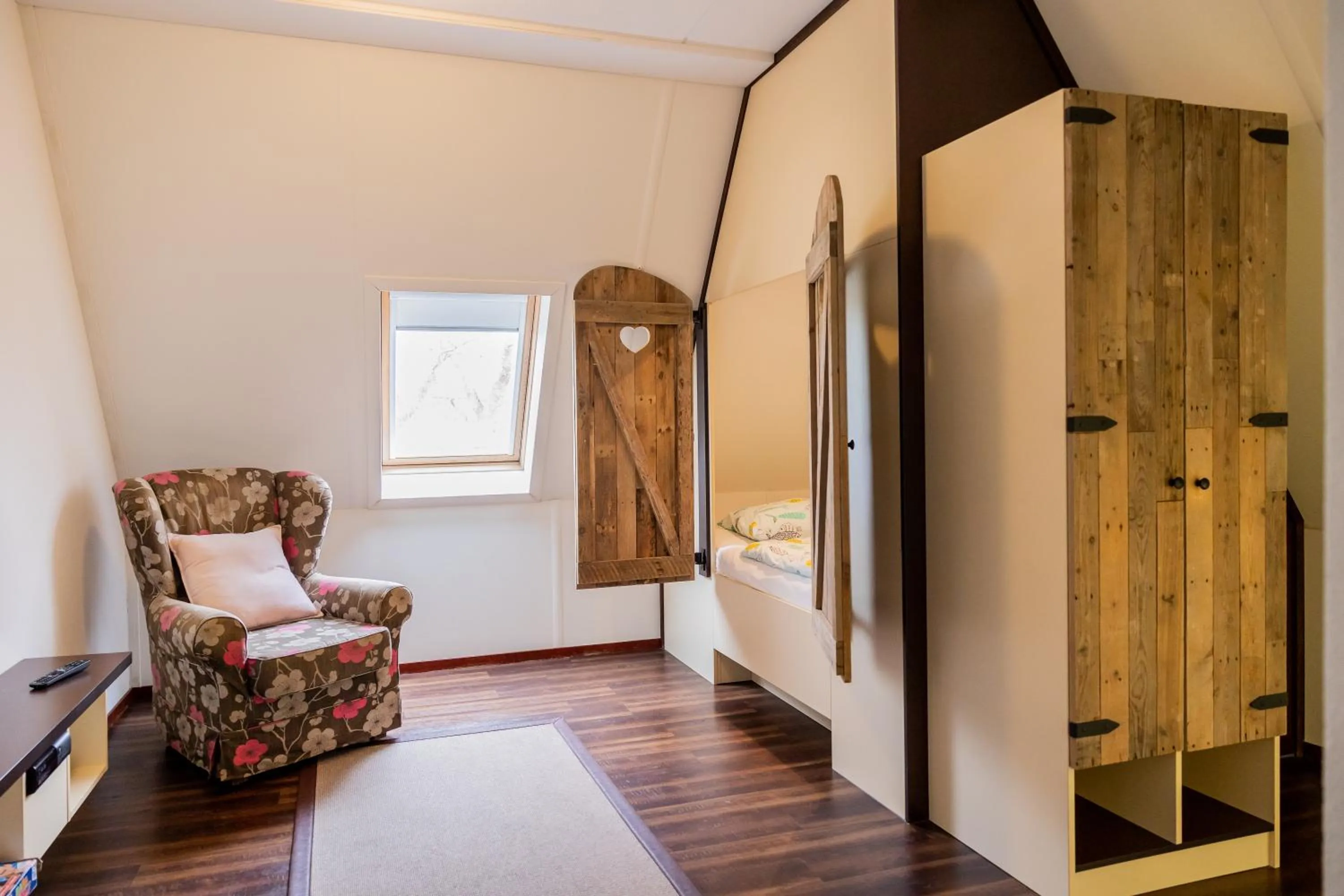 Property building in Hotel De Walvisvaarder