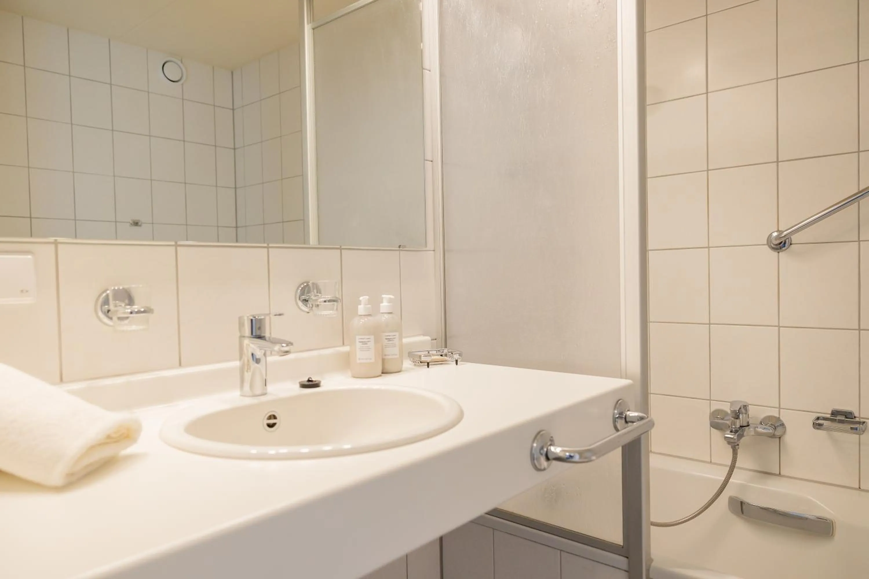 Bathroom in Hotel De Walvisvaarder