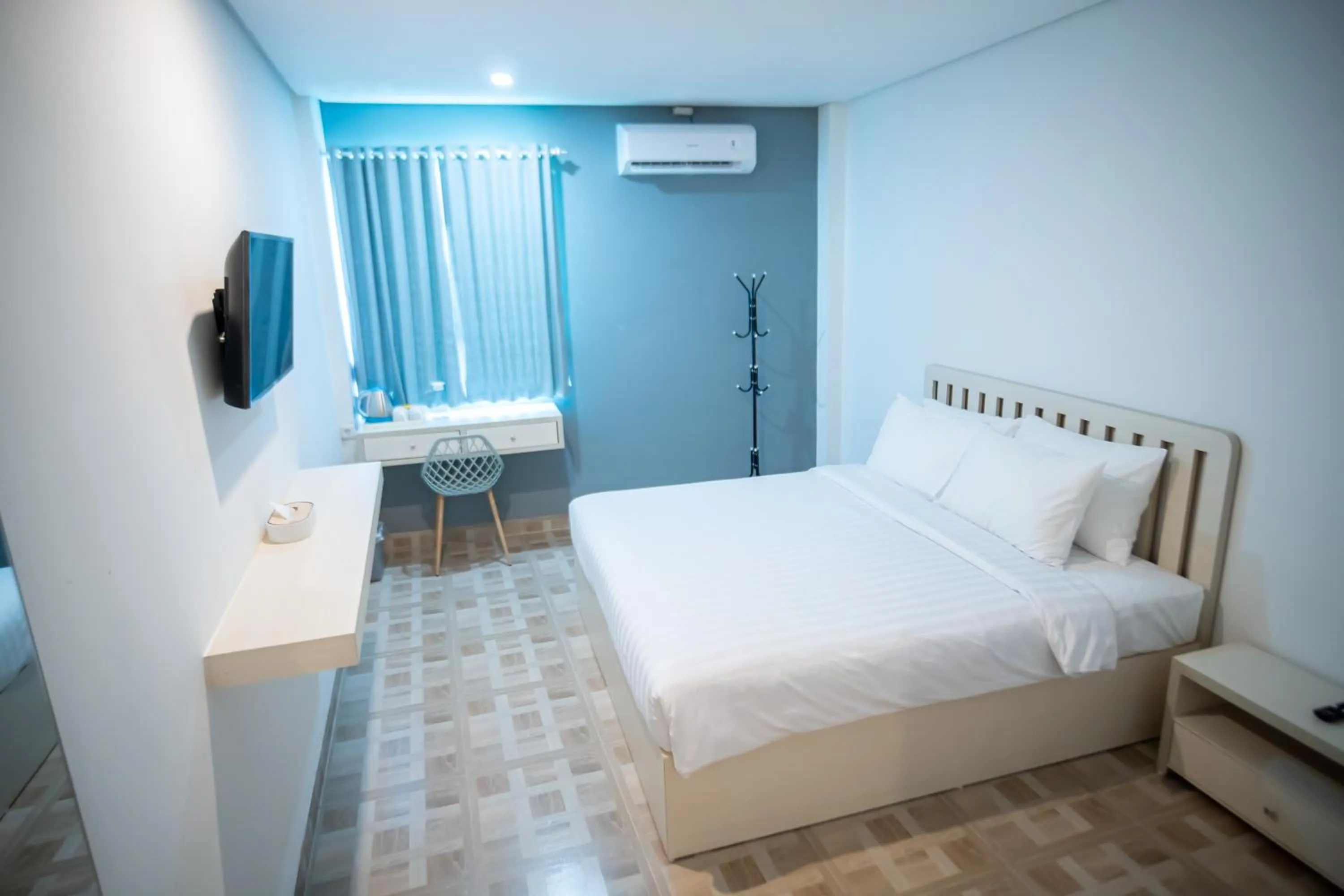 Bed in Elephant Inn and Suite by Sajiwa