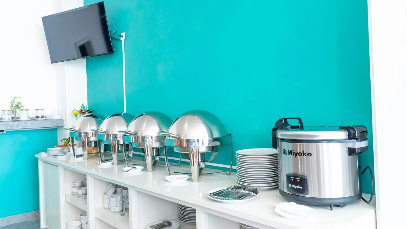 Restaurant/places to eat in Elephant Inn and Suite by Sajiwa