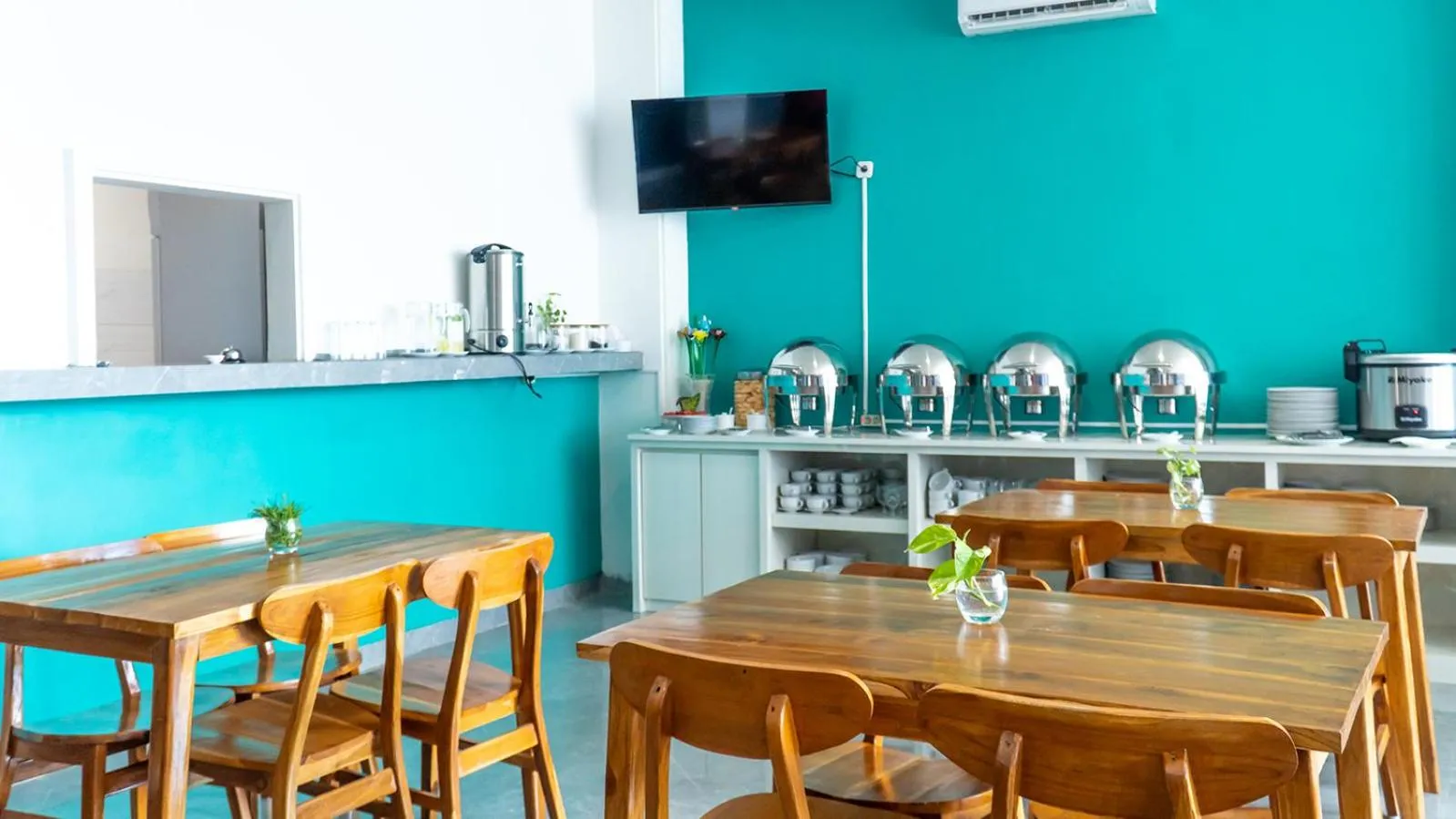 Restaurant/places to eat in Elephant Inn and Suite by Sajiwa