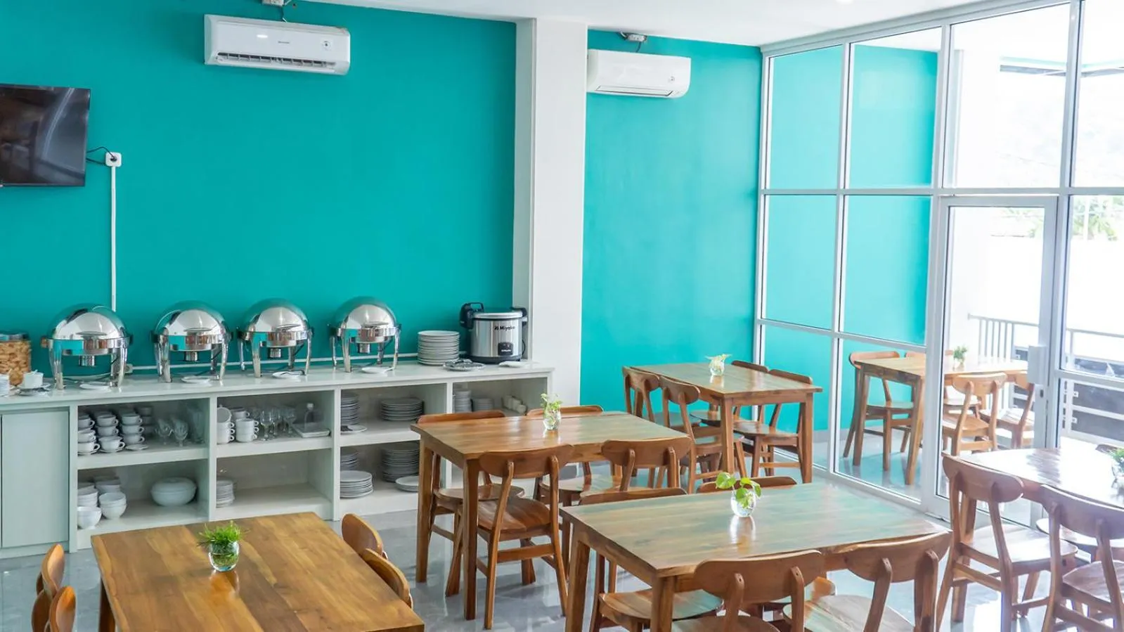 Restaurant/places to eat in Elephant Inn and Suite by Sajiwa