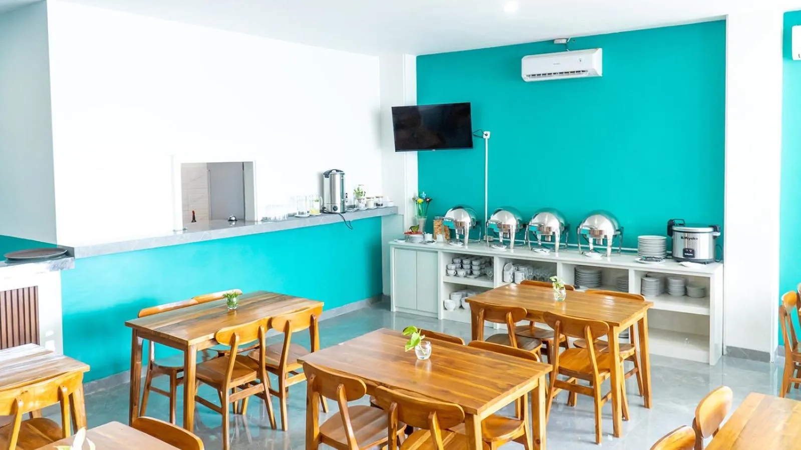 Restaurant/places to eat in Elephant Inn and Suite by Sajiwa