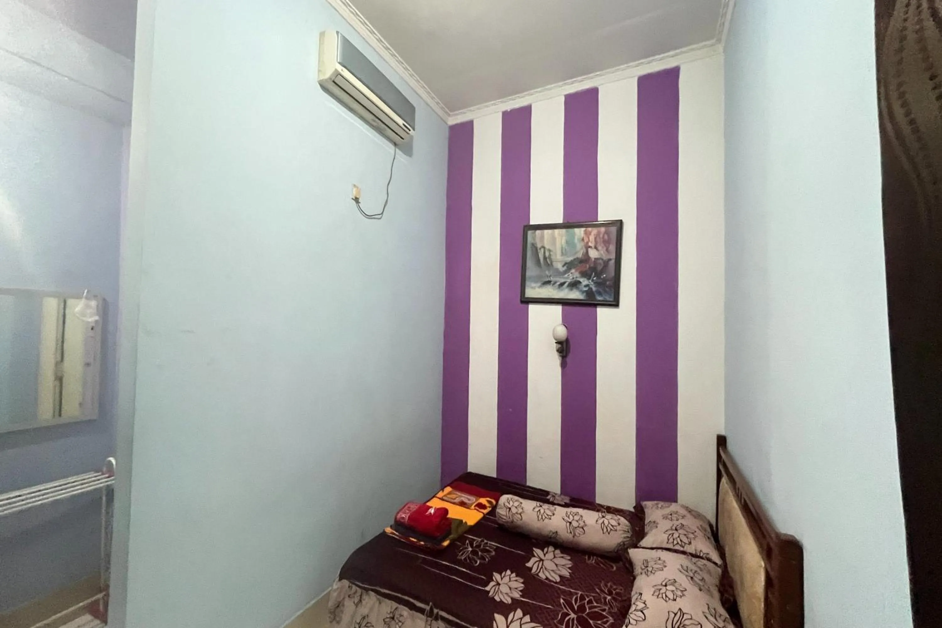 Bedroom, Bed in Hotel O Wisma Alam Syariah Near PLN GARDU INDUK MAMUJU