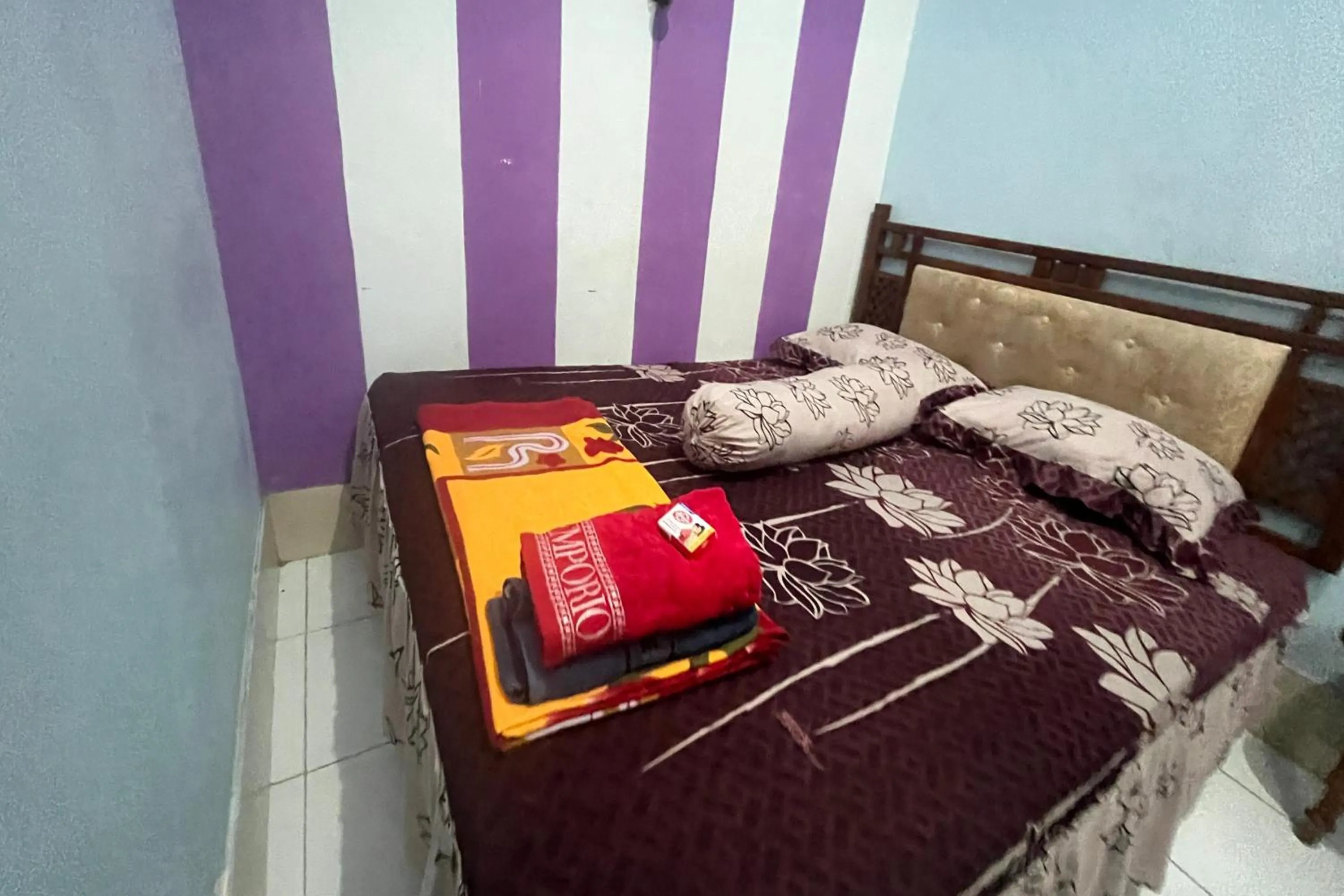 Bedroom, Bed in Hotel O Wisma Alam Syariah Near PLN GARDU INDUK MAMUJU