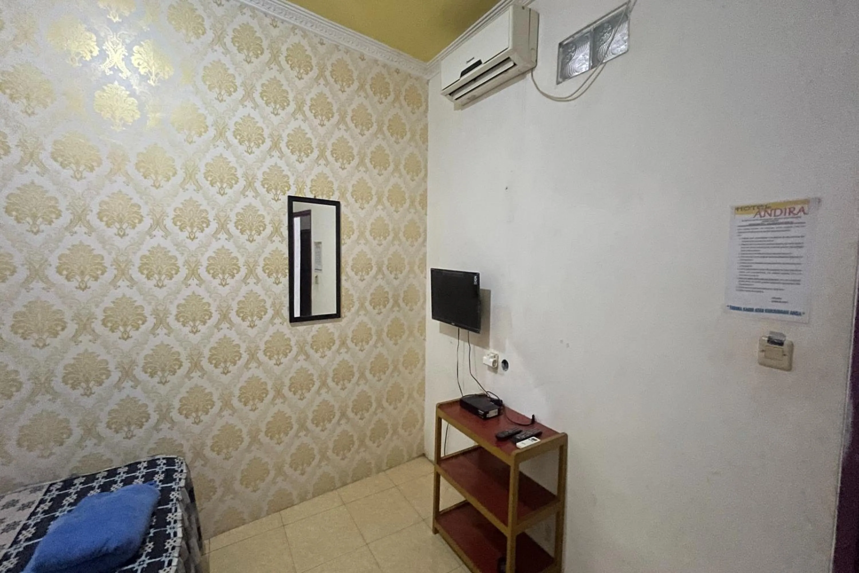 Bedroom, Bed in Hotel O Wisma Alam Syariah Near PLN GARDU INDUK MAMUJU