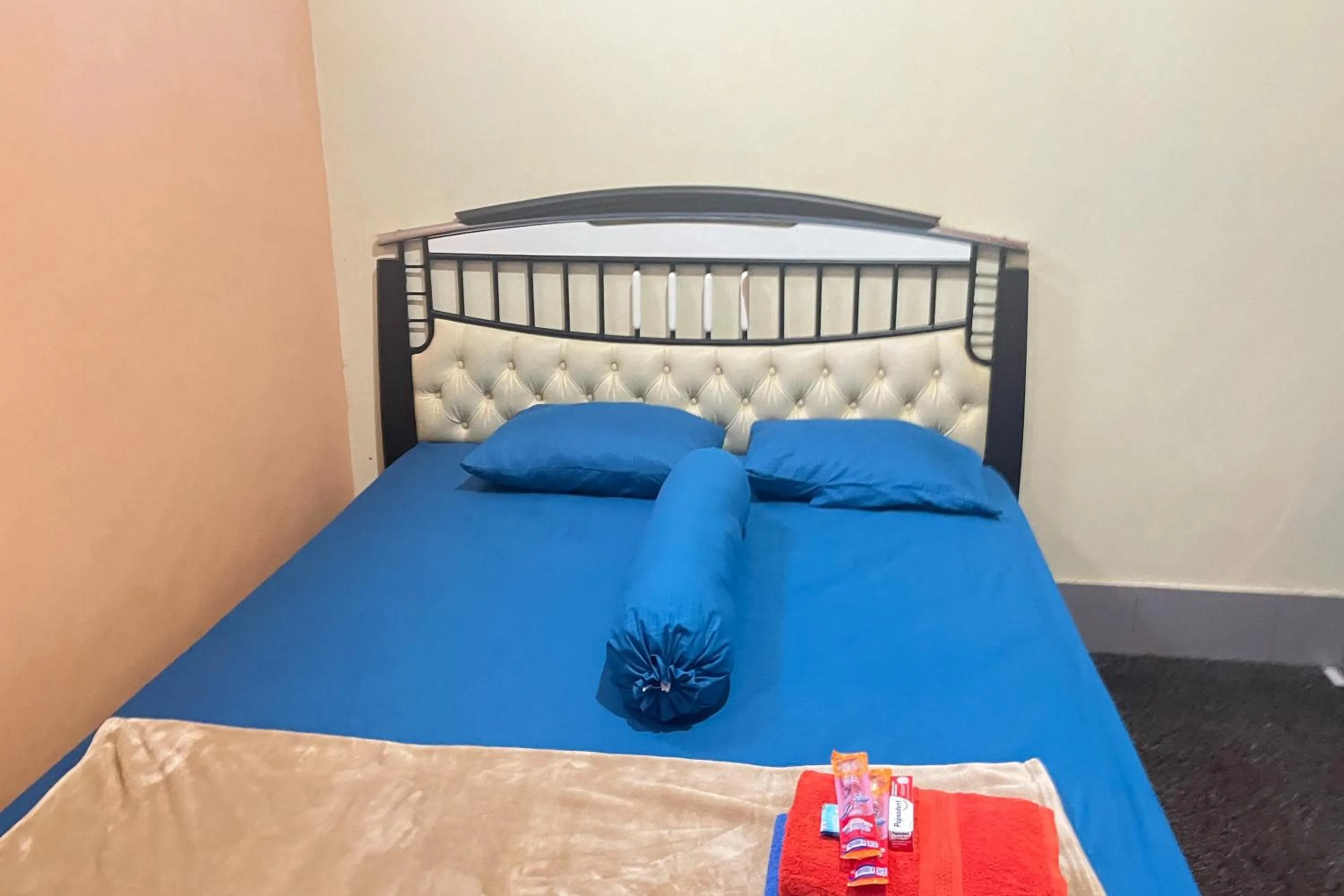 Bedroom, Bed in Hotel O Wisma Alam Syariah Near PLN GARDU INDUK MAMUJU