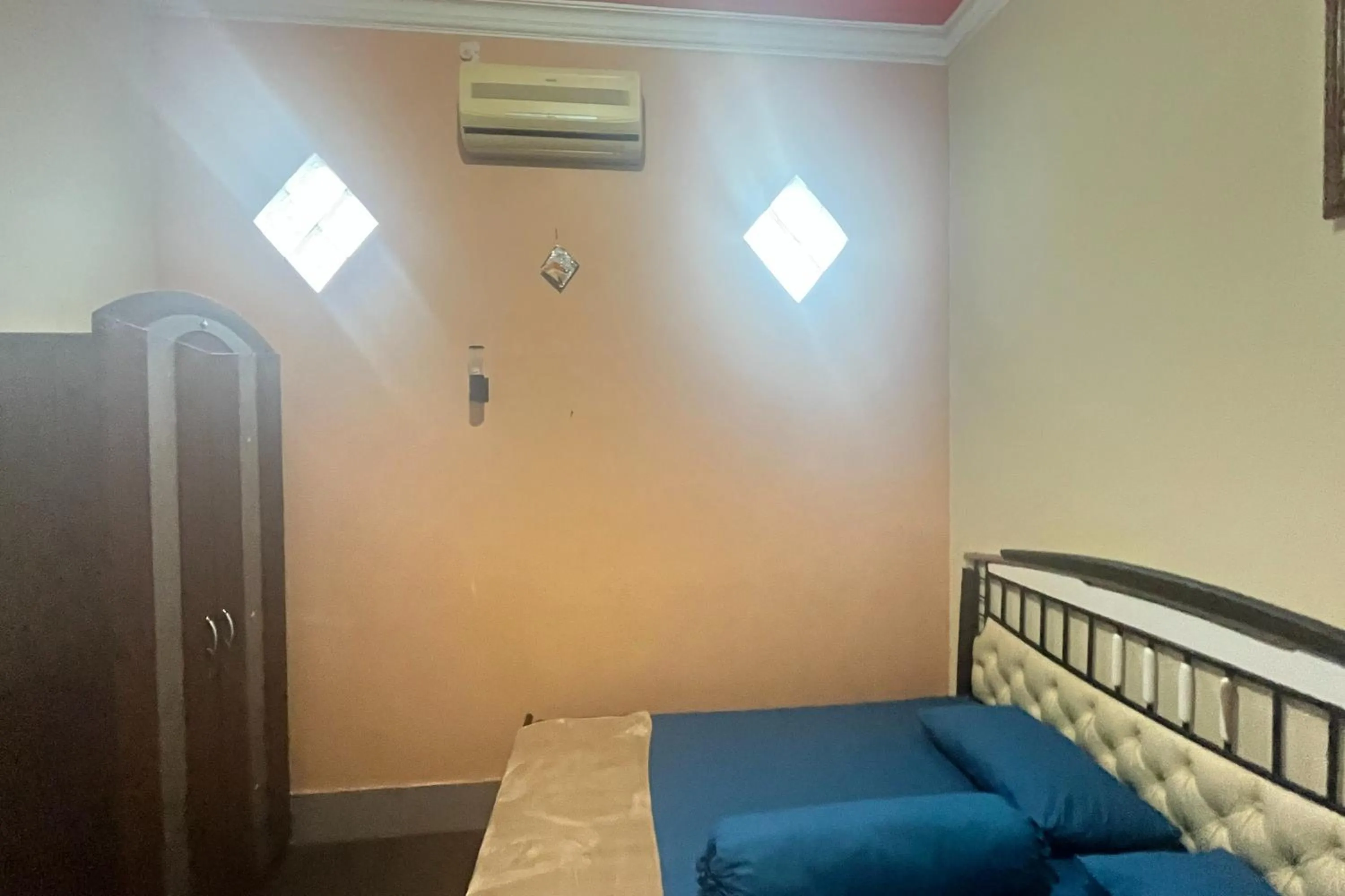 Bedroom, Bed in Hotel O Wisma Alam Syariah Near PLN GARDU INDUK MAMUJU