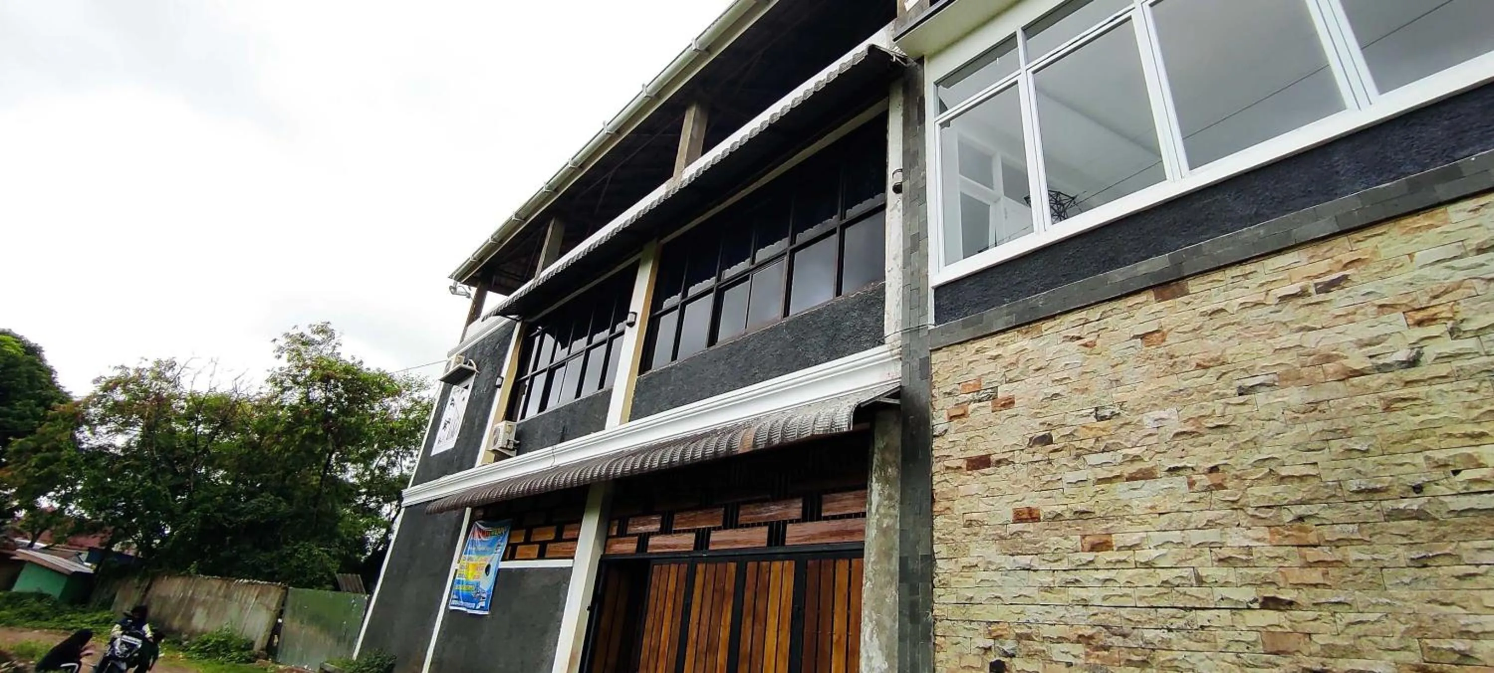 Facade/entrance in Hotel O Wisma Alam Syariah Near PLN GARDU INDUK MAMUJU