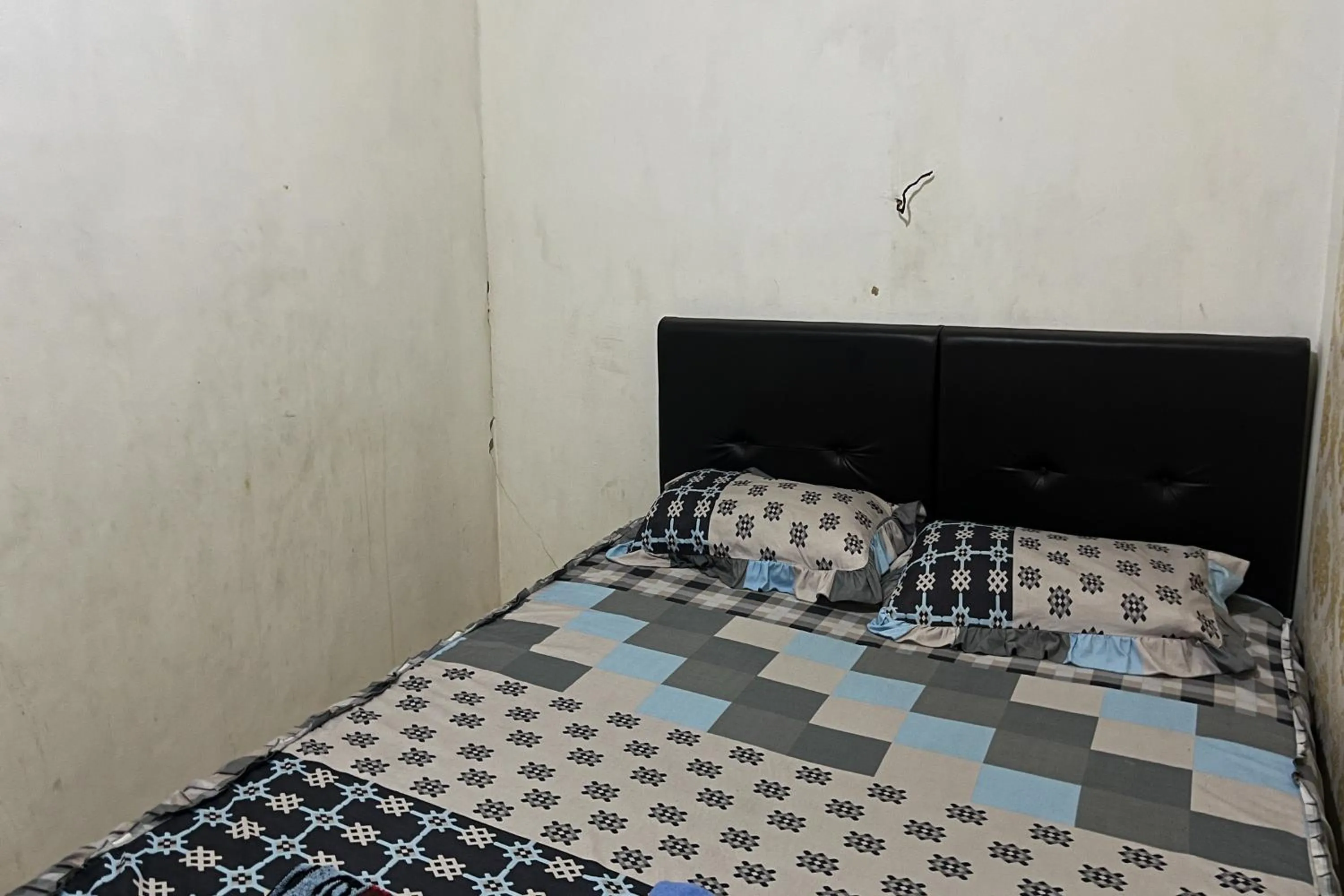 Bedroom, Bed in Hotel O Wisma Alam Syariah Near PLN GARDU INDUK MAMUJU