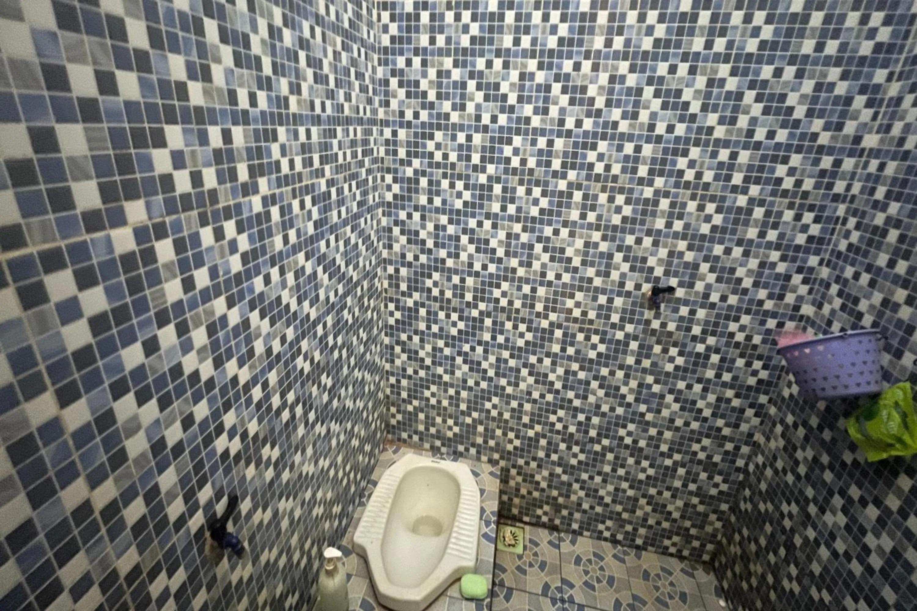 Bathroom in Hotel O Wisma Alam Syariah Near PLN GARDU INDUK MAMUJU