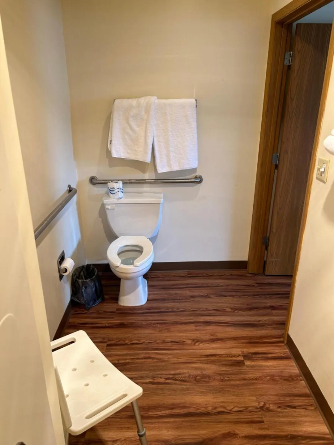 Bathroom in Valley Inn and Suites