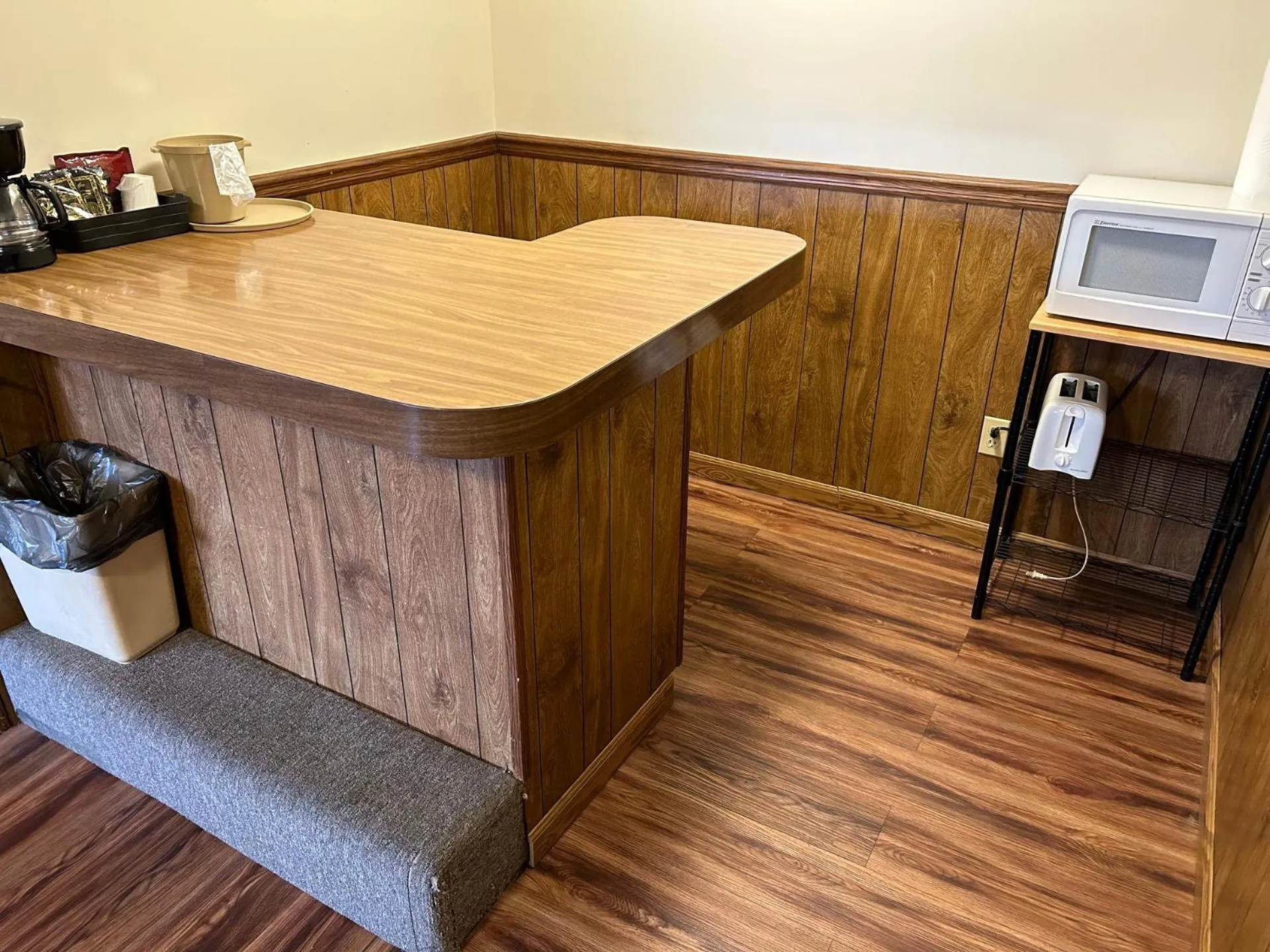 Dining area in Valley Inn and Suites