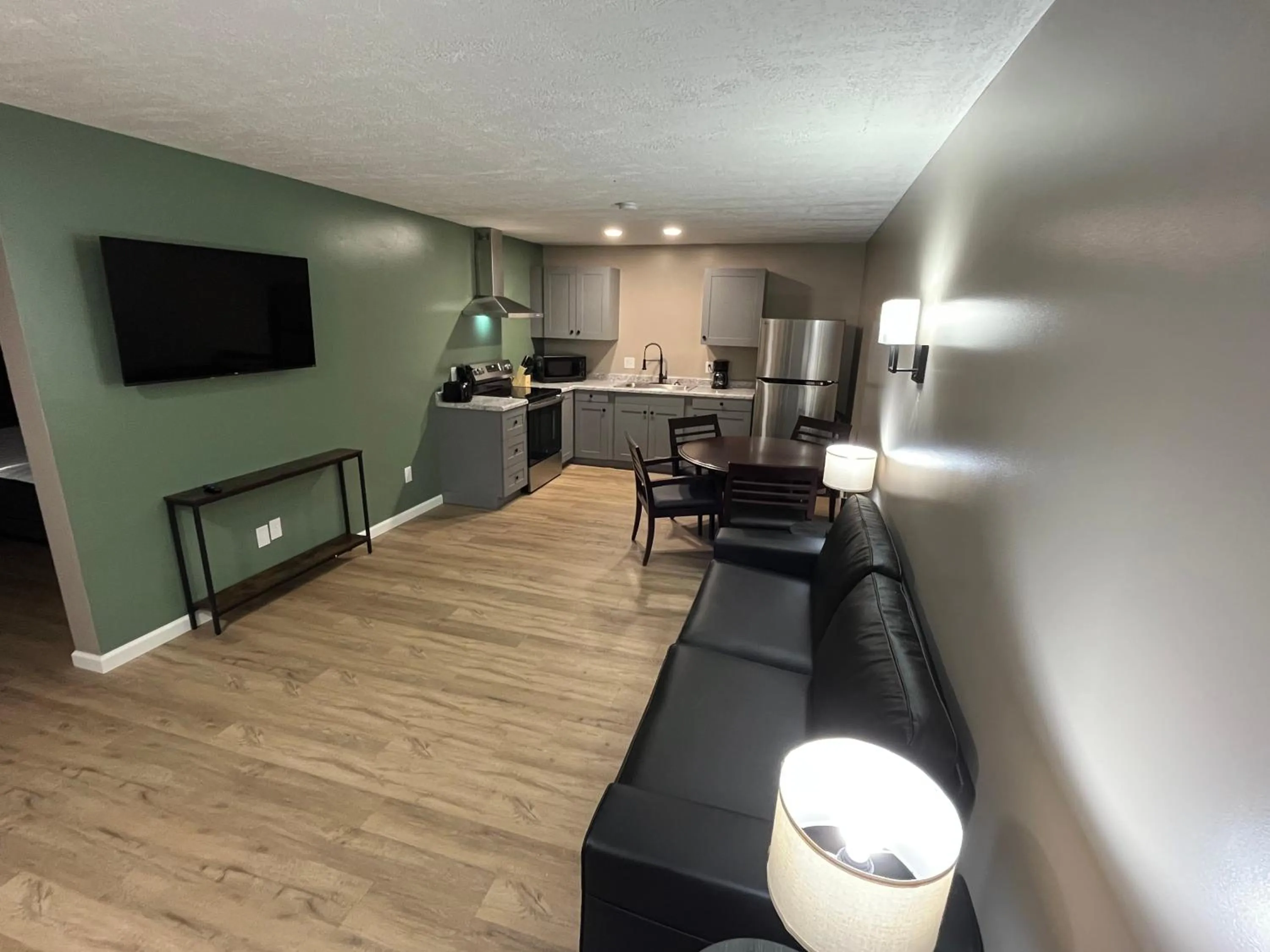 Kitchen or kitchenette in Valley Inn and Suites