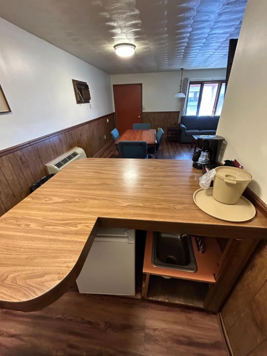 Dining area in Valley Inn and Suites