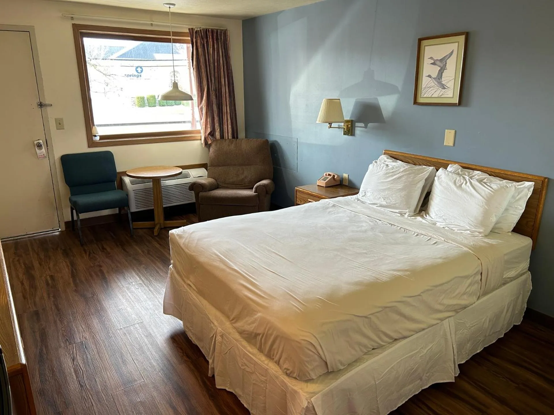 Bedroom, Bed in Valley Inn and Suites